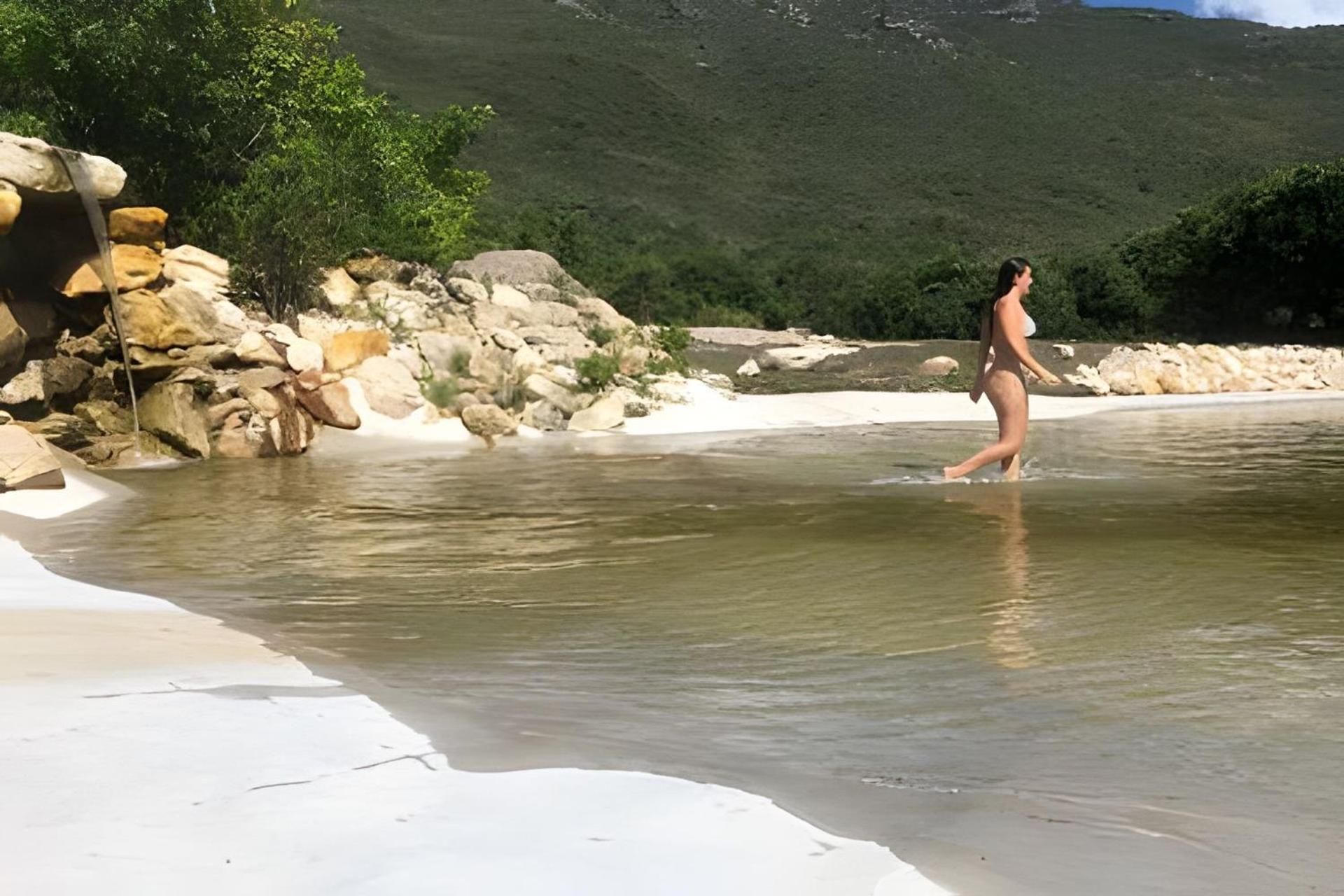 Sítio Piscina natural, Trilha e Cachoeira