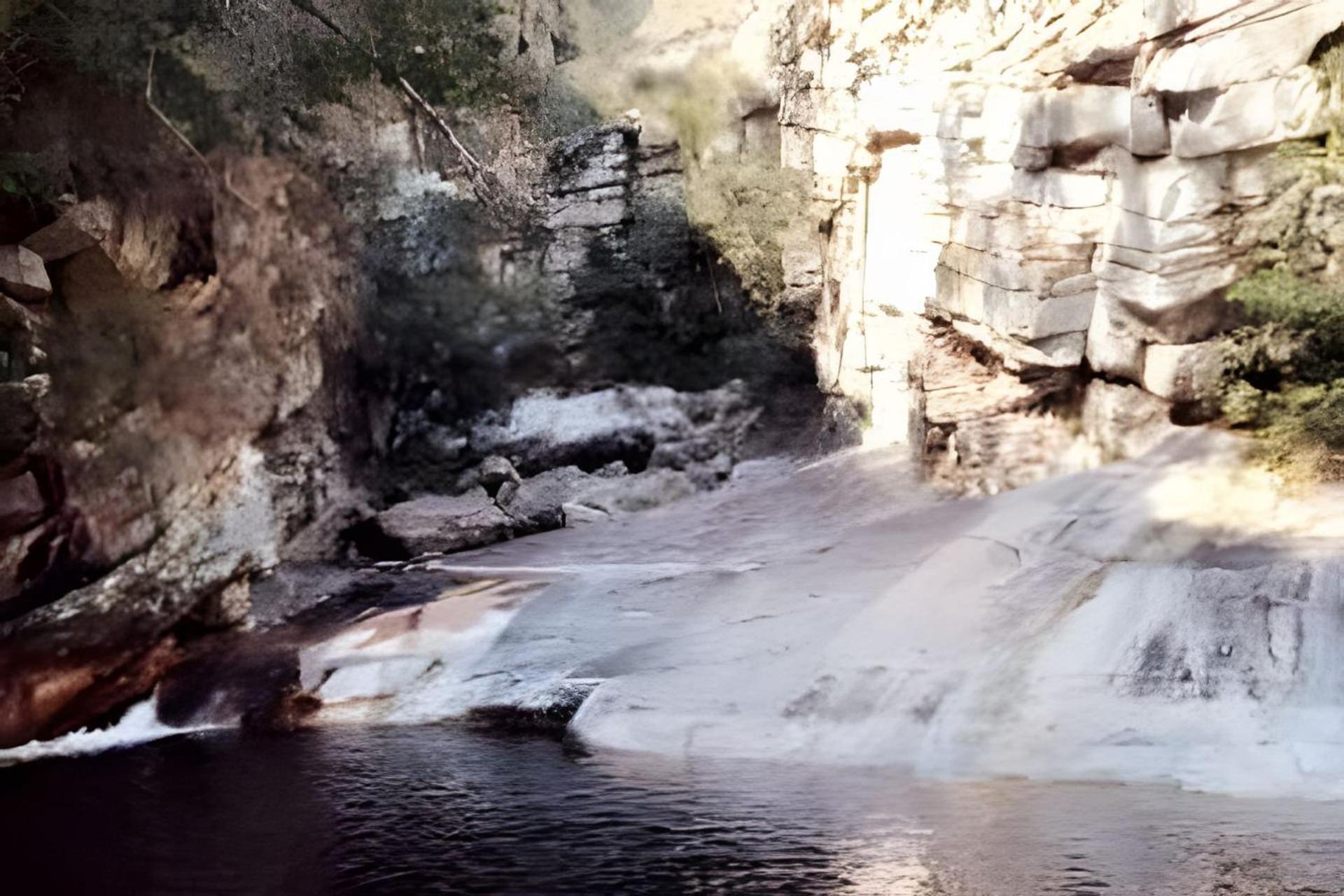 Sítio Piscina natural, Trilha e Cachoeira