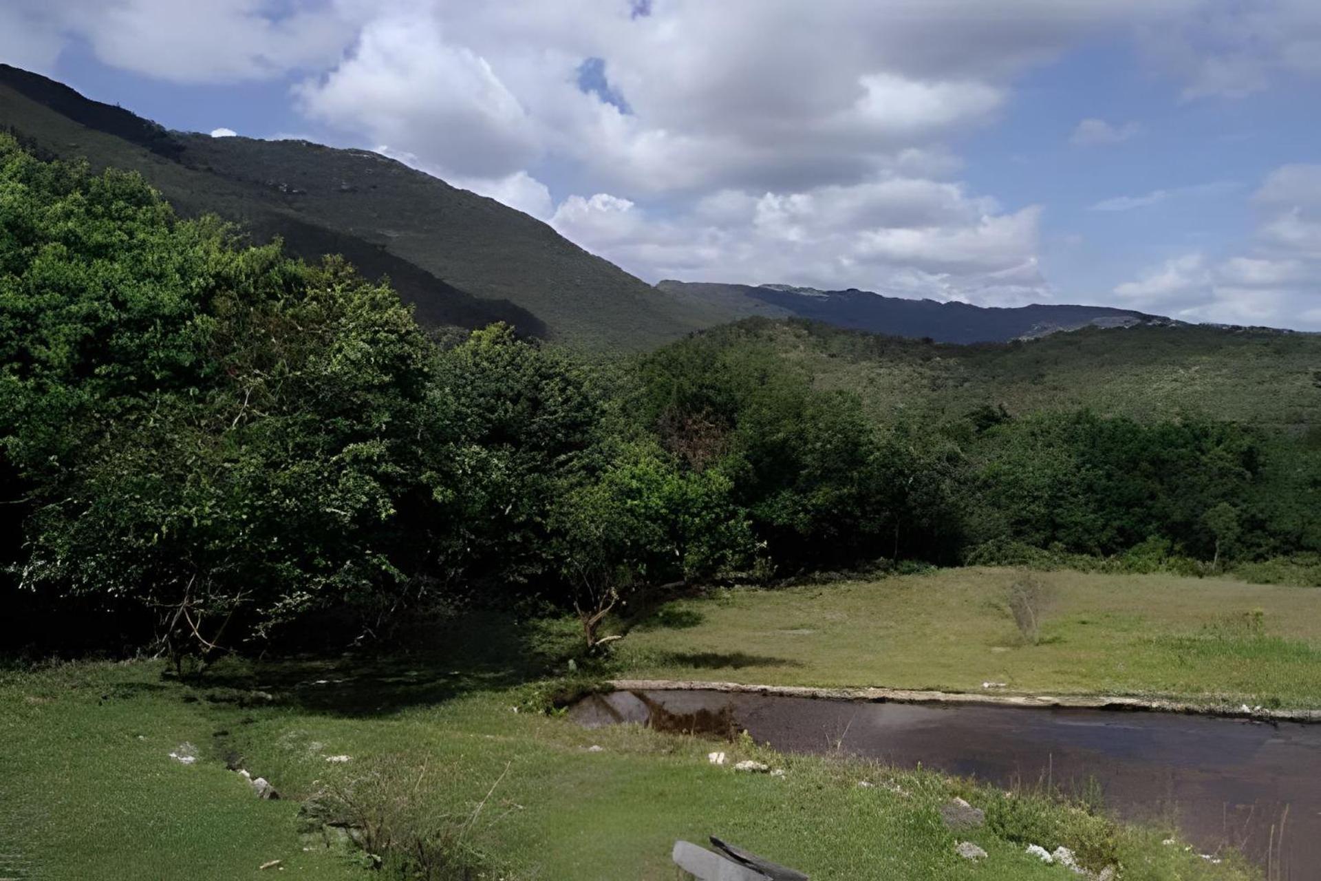 Sítio Piscina natural, Trilha e Cachoeira