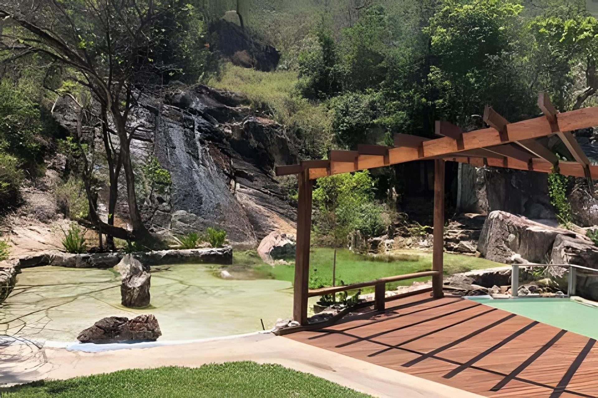 Sítio Piscina natural, Trilha e Cachoeira