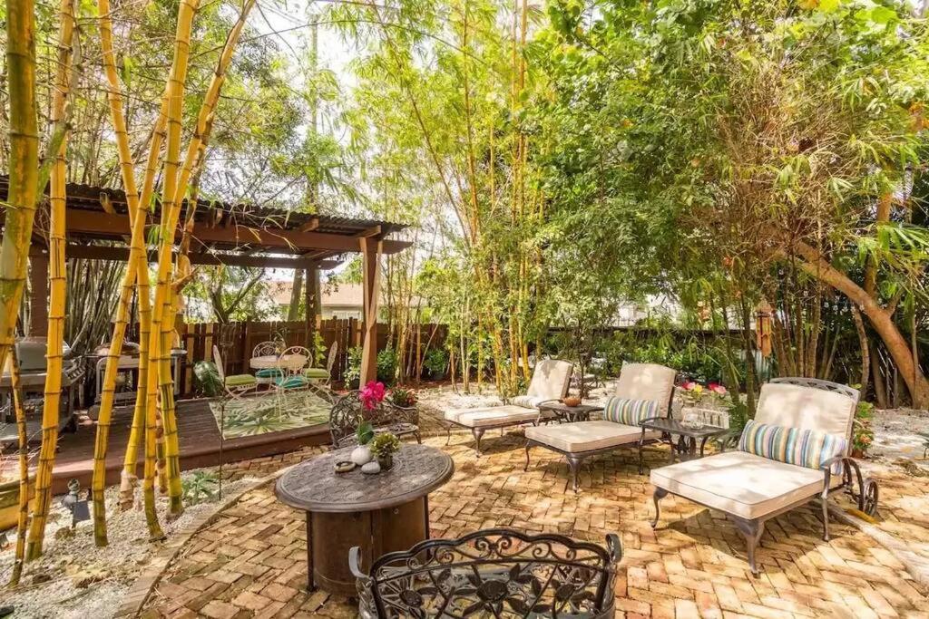 Serene Oasis WPB Luxurious Three BR w Garden & Grill view 2