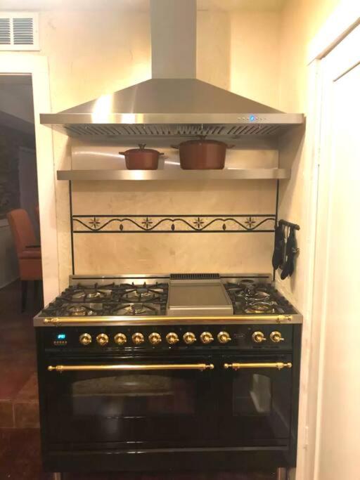 Serene Oasis WPB Luxurious Three BR w Garden & Grill view 5