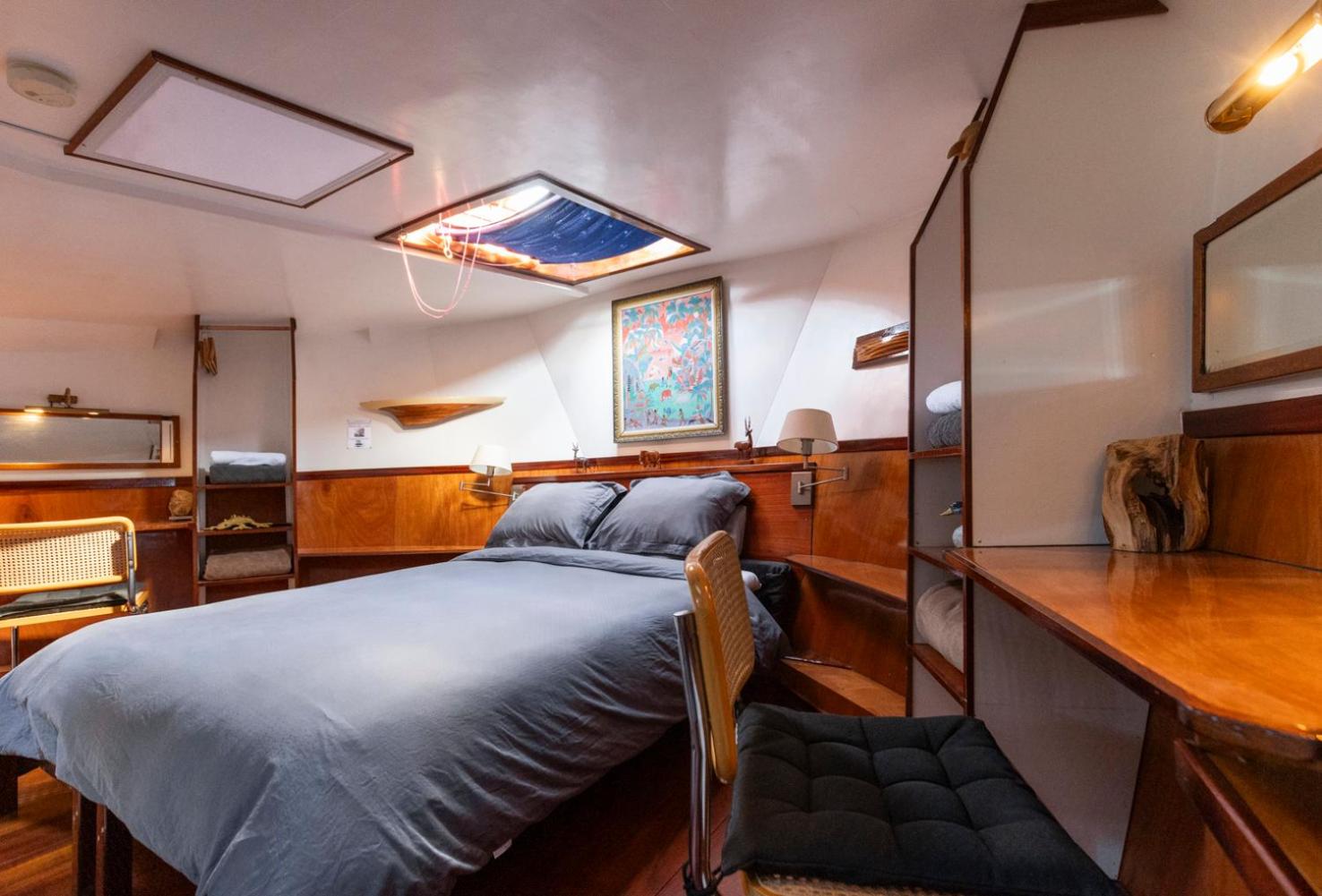 Anna Houseboat