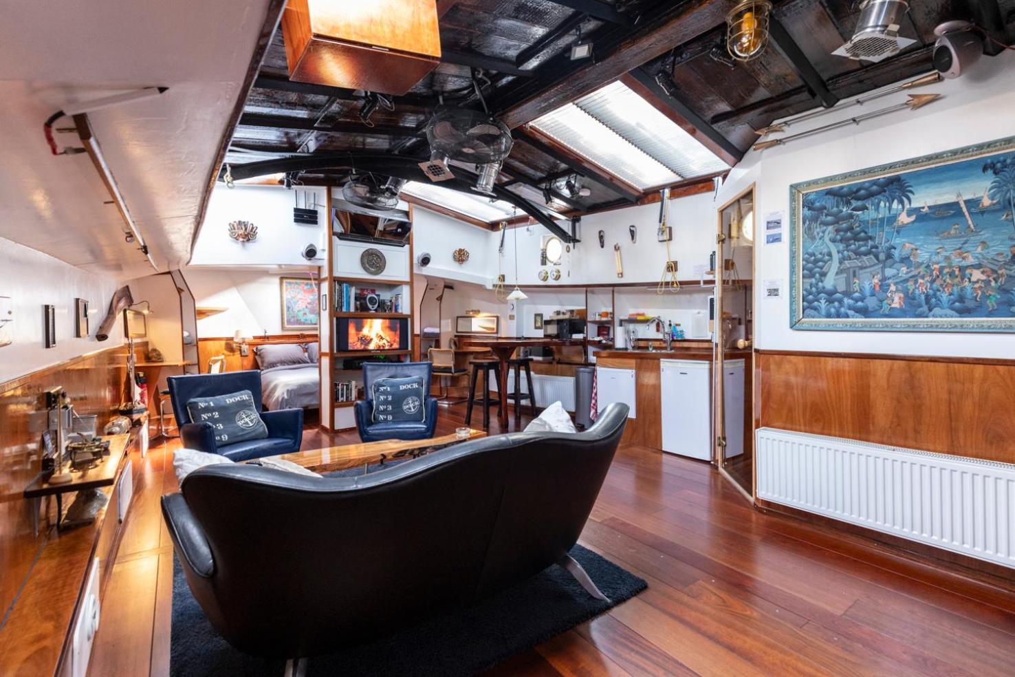 Hotel Anna Houseboat - Image 1