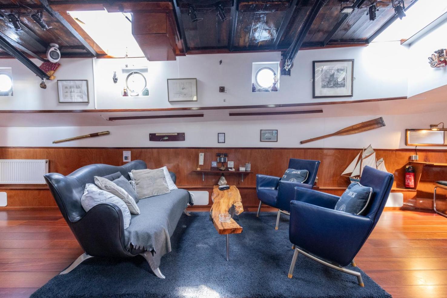 Anna Houseboat