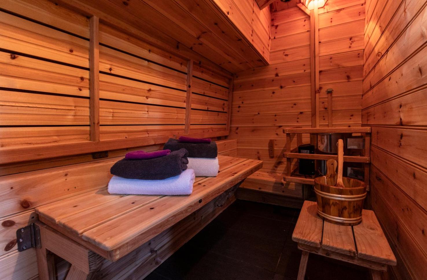 Anna Houseboat