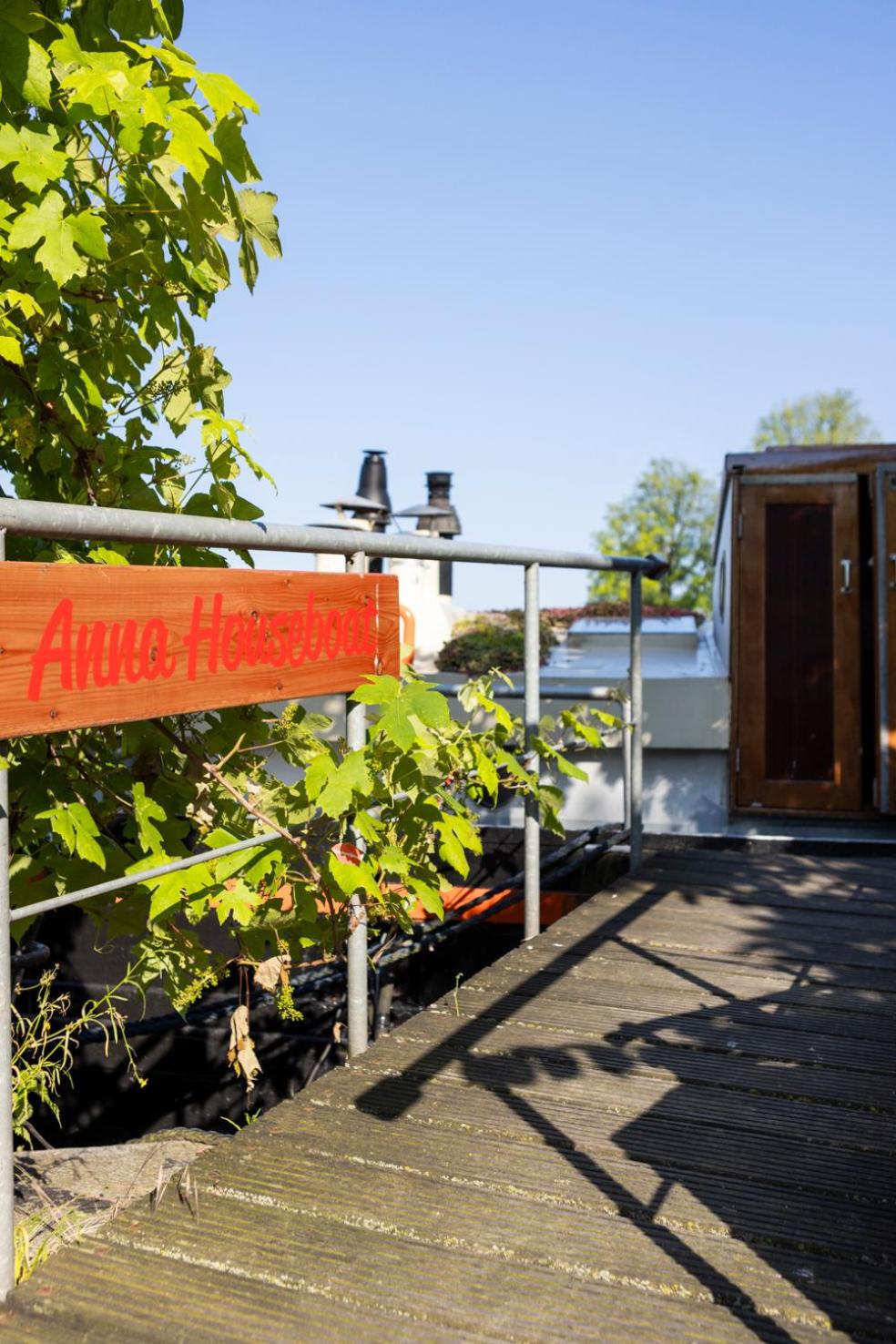 Anna Houseboat