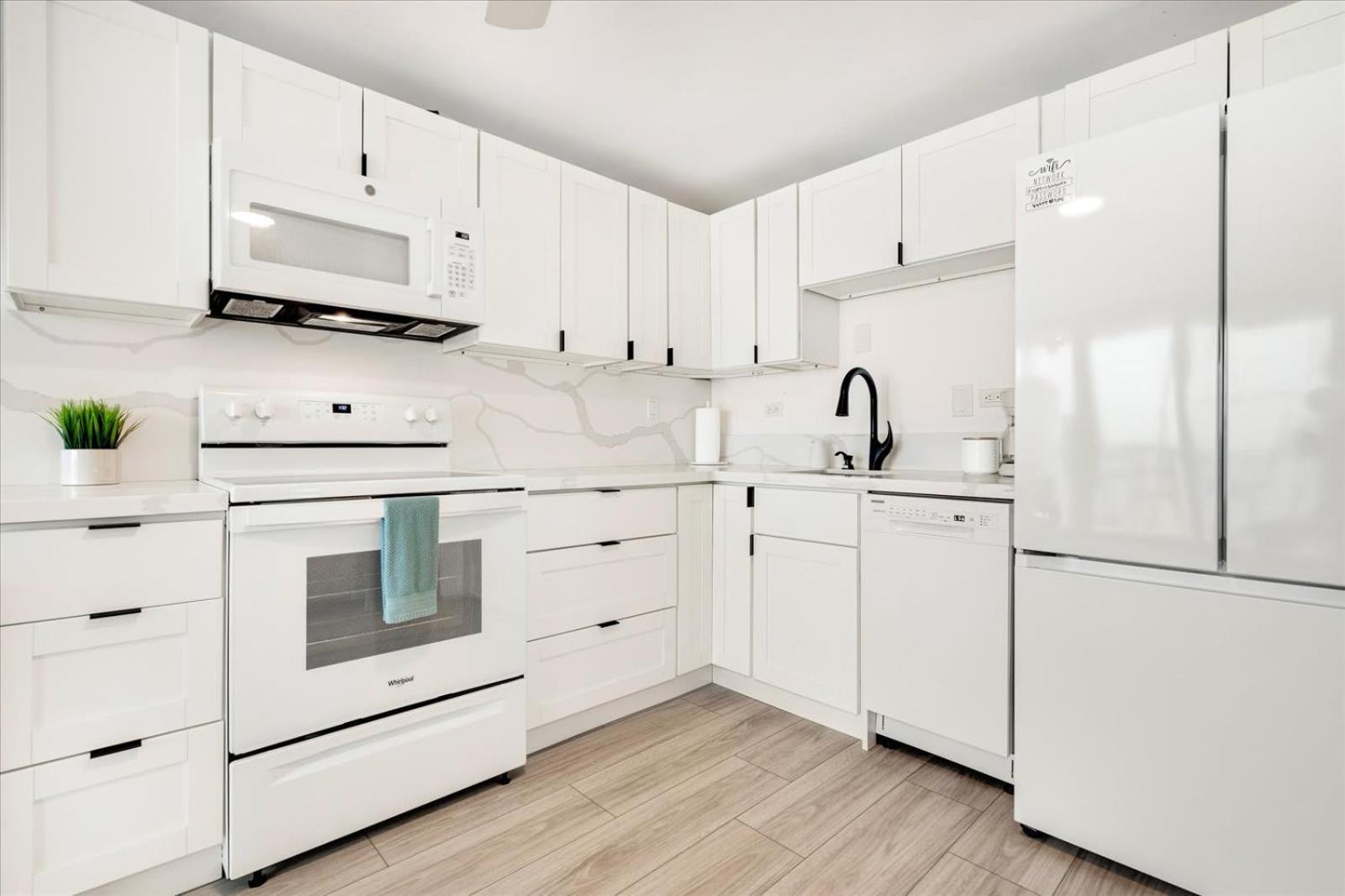 Luxury Beachfront Condo view 5