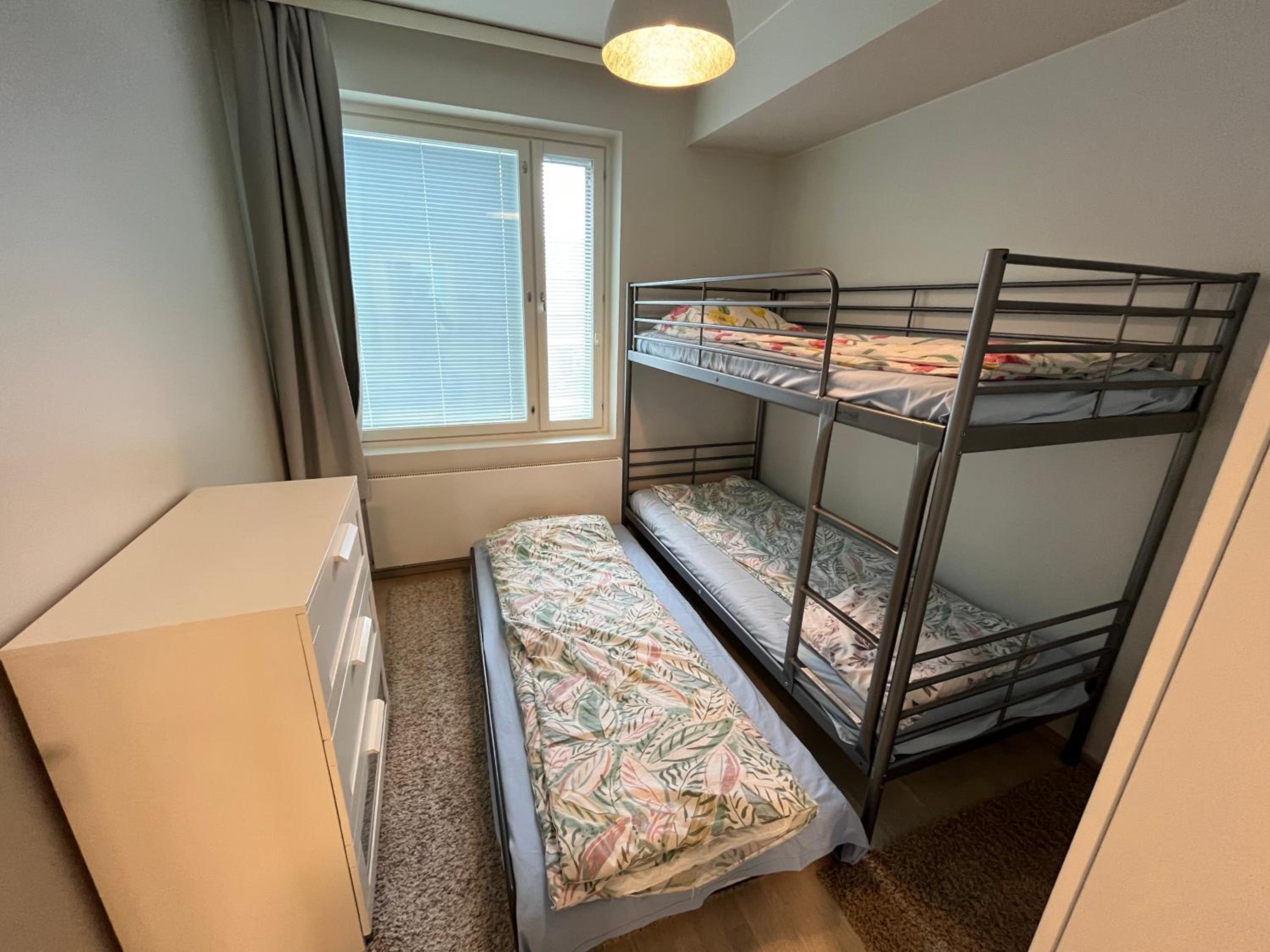 Modern 2BR apartment W 2 balconies, Metro, Helsinki 15min