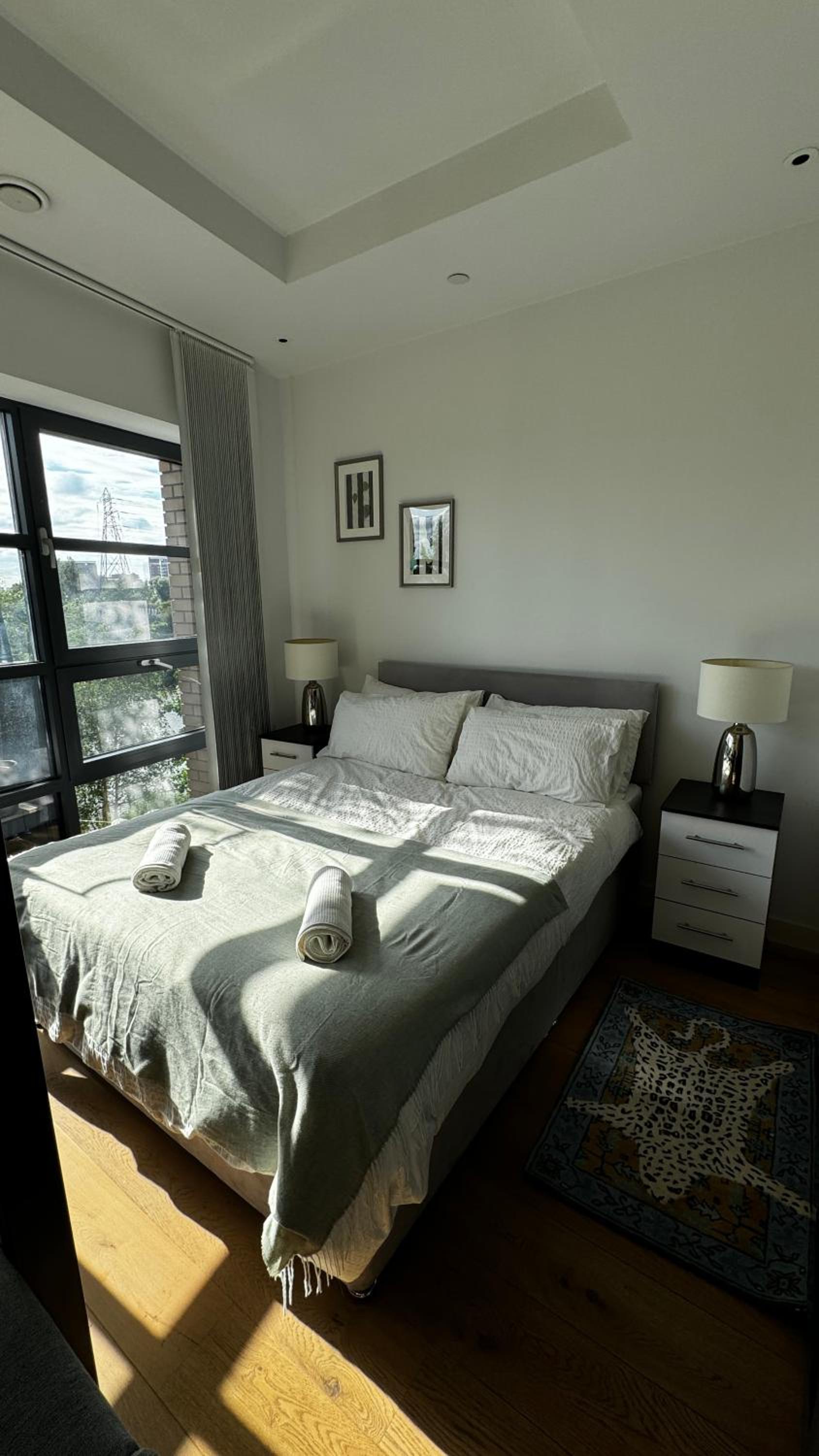 London City Island 1 Bedroom Luxury Apartments, Private Balcony