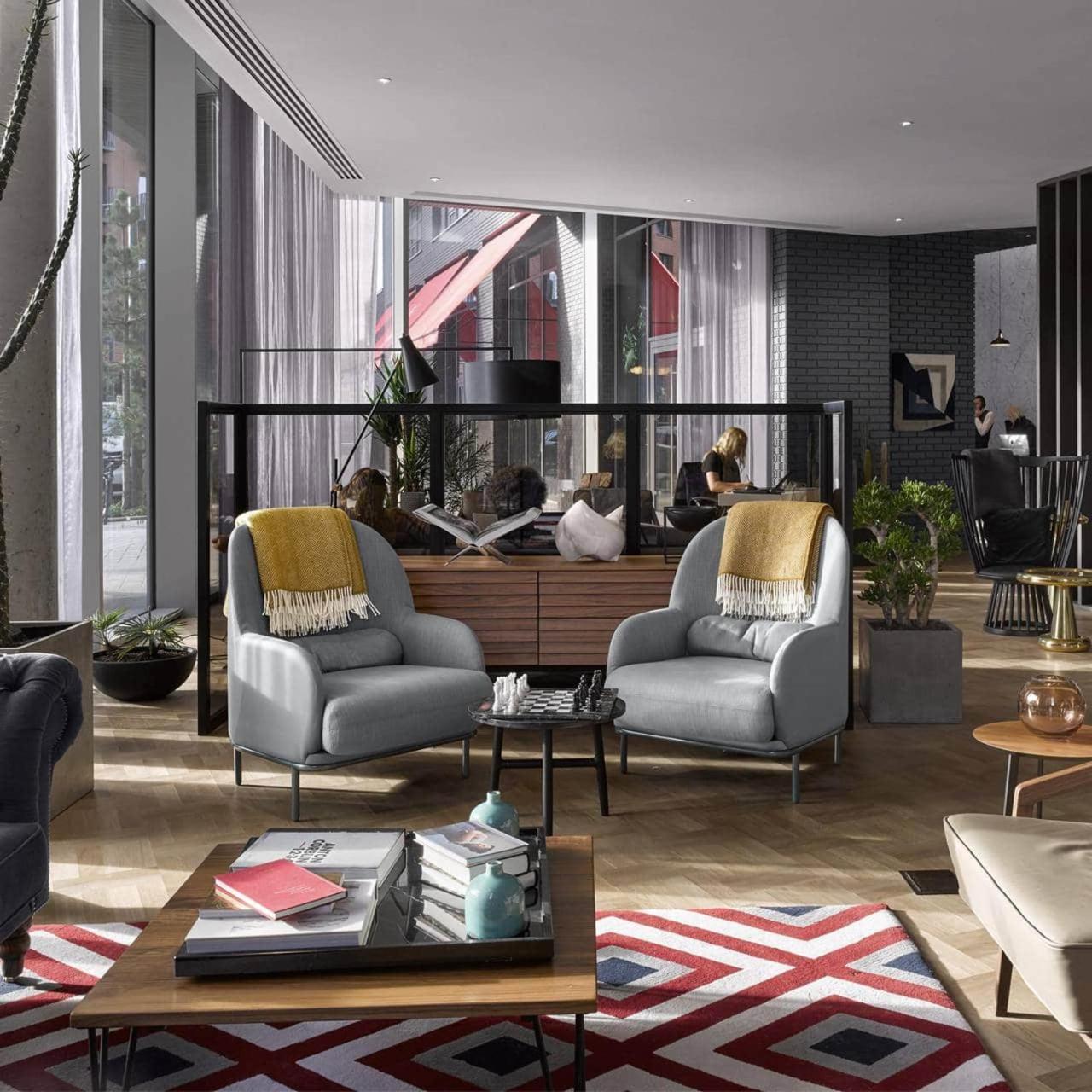 London City Island 1 Bedroom Luxury Apartments, Private Balcony