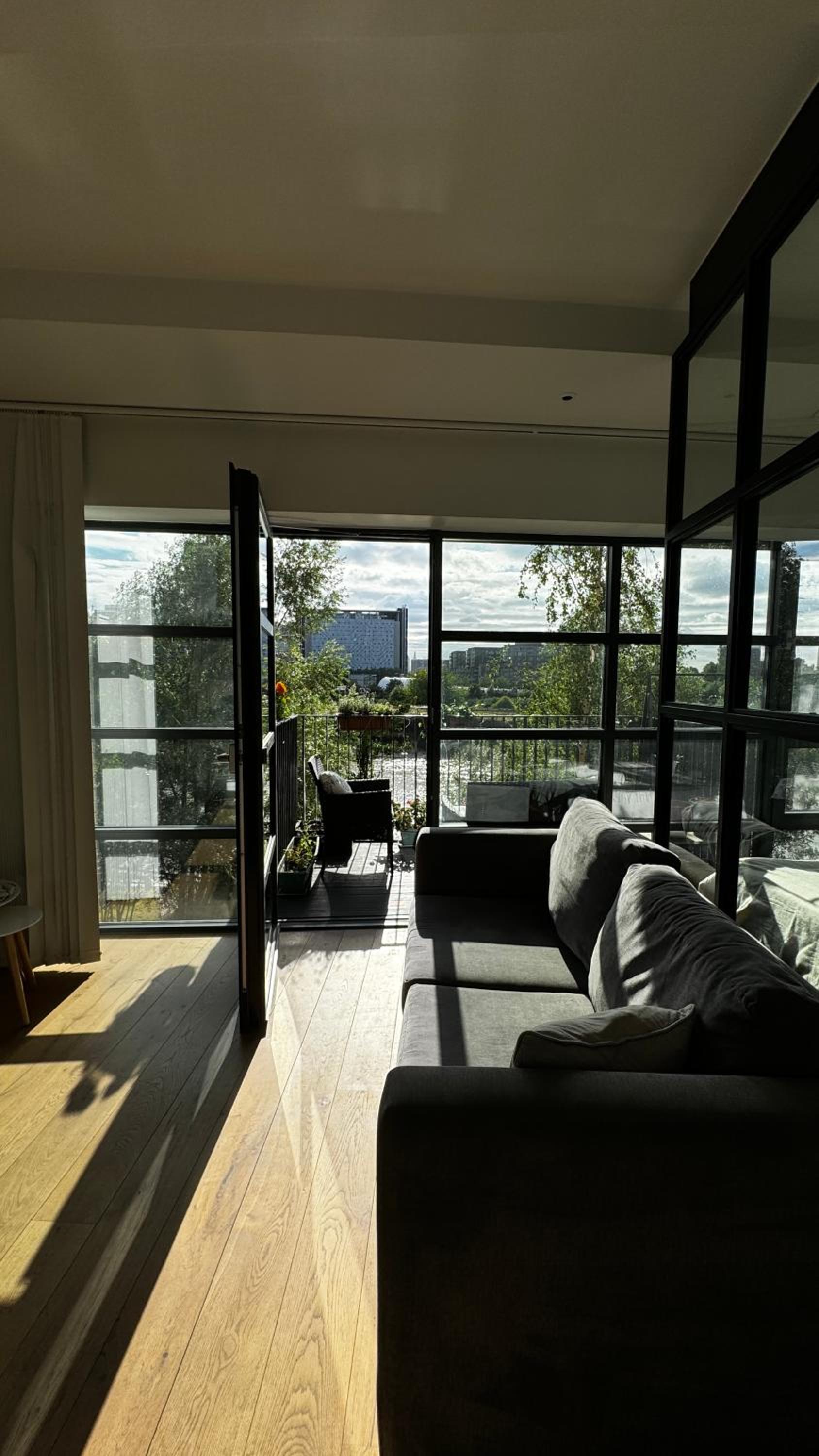 London City Island 1 Bedroom Luxury Apartments, Private Balcony