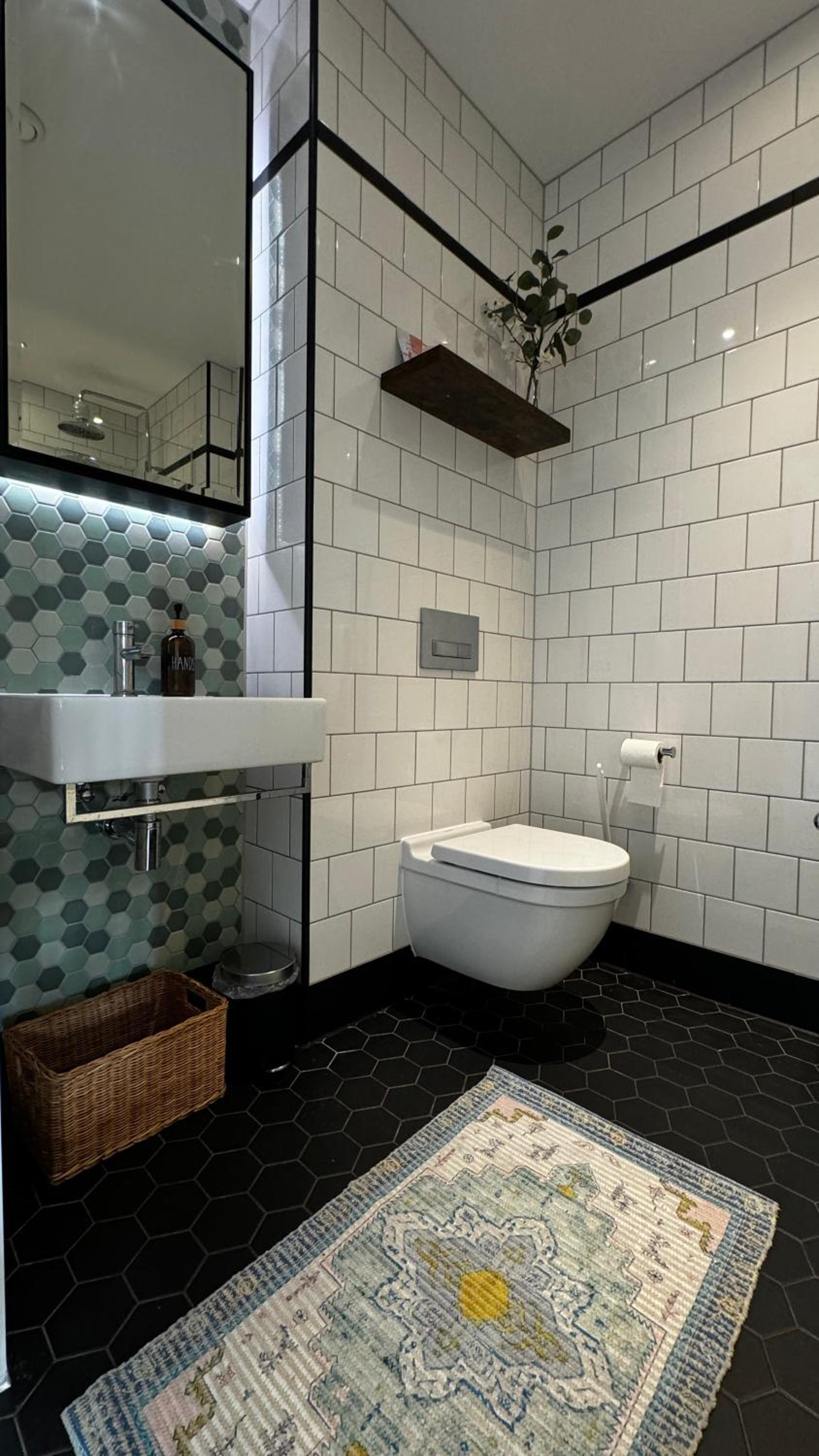 London City Island 1 Bedroom Luxury Apartments, Private Balcony