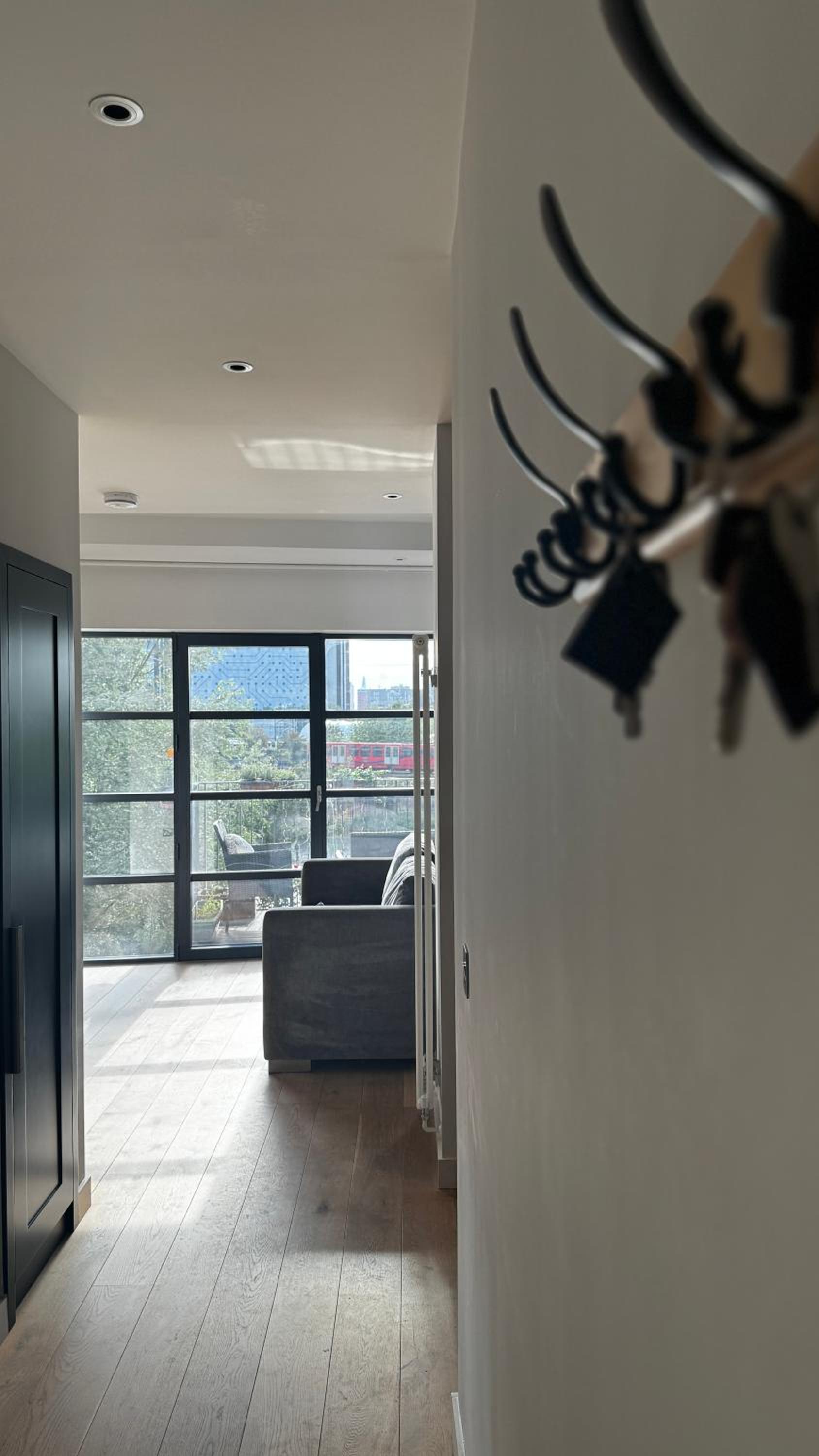 London City Island 1 Bedroom Luxury Apartments, Private Balcony