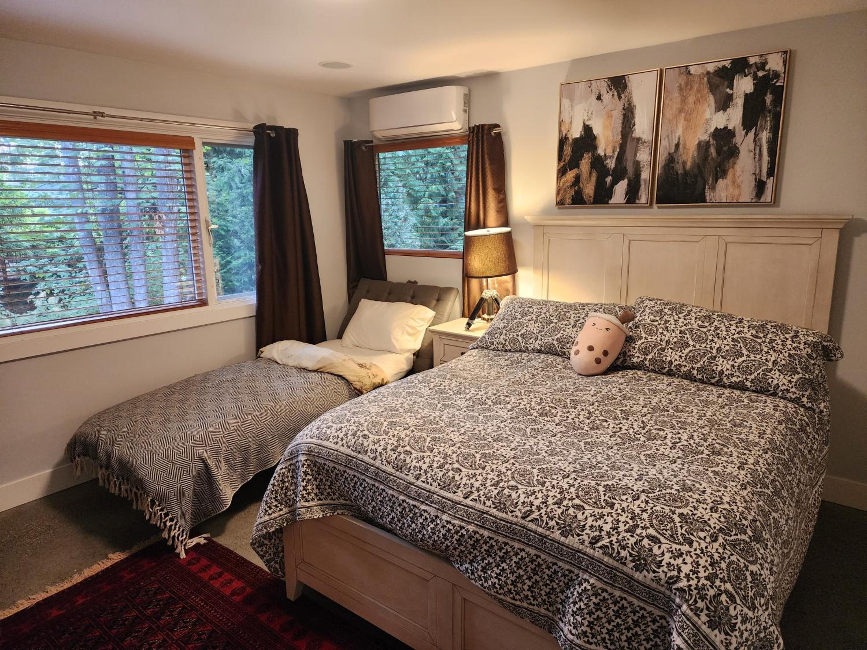 2BD Guest Suite Sleeps 6 Near Downtown & Beach