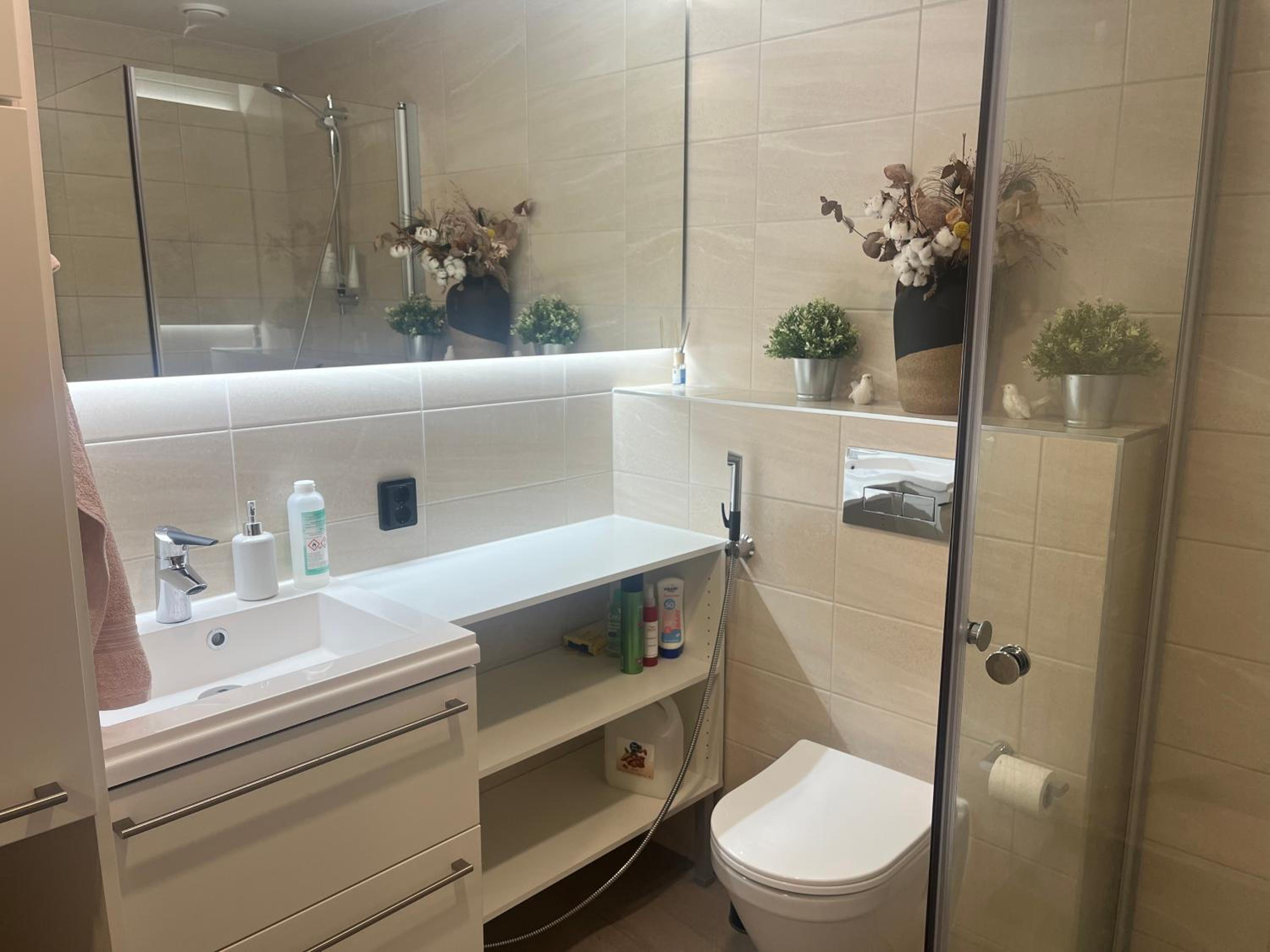 Modern 2BR apartment W 2 balconies, Metro, Helsinki 15min
