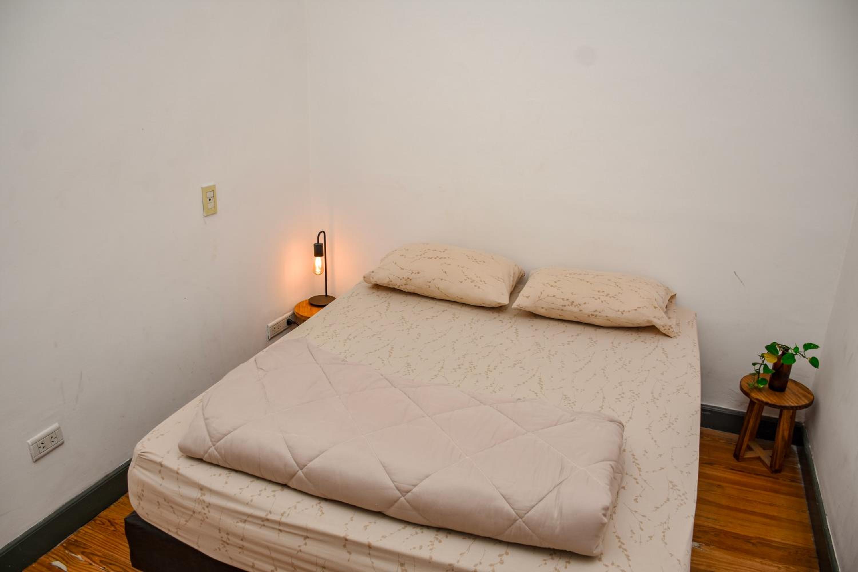DOS SANTOS HOSTEL