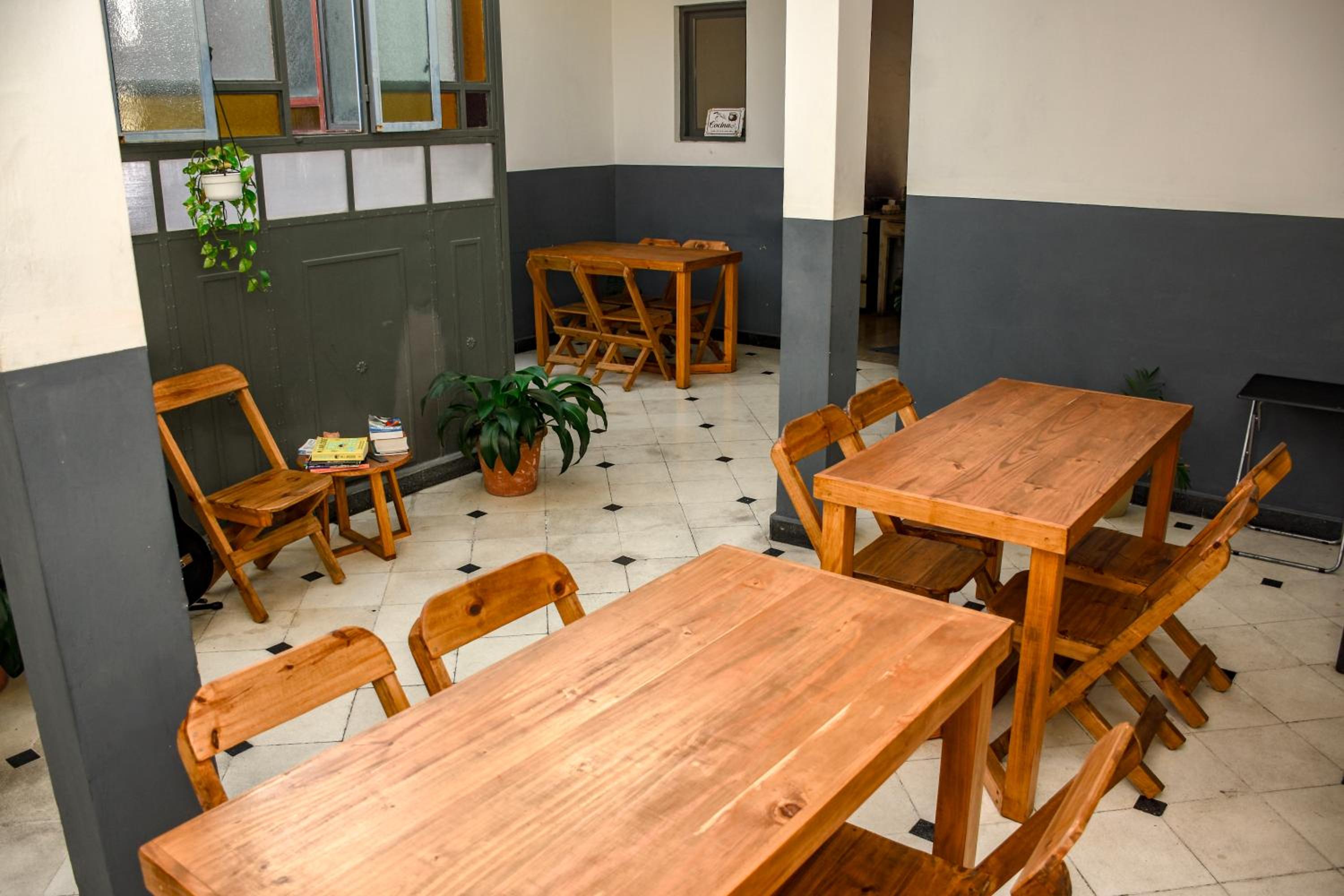 DOS SANTOS HOSTEL