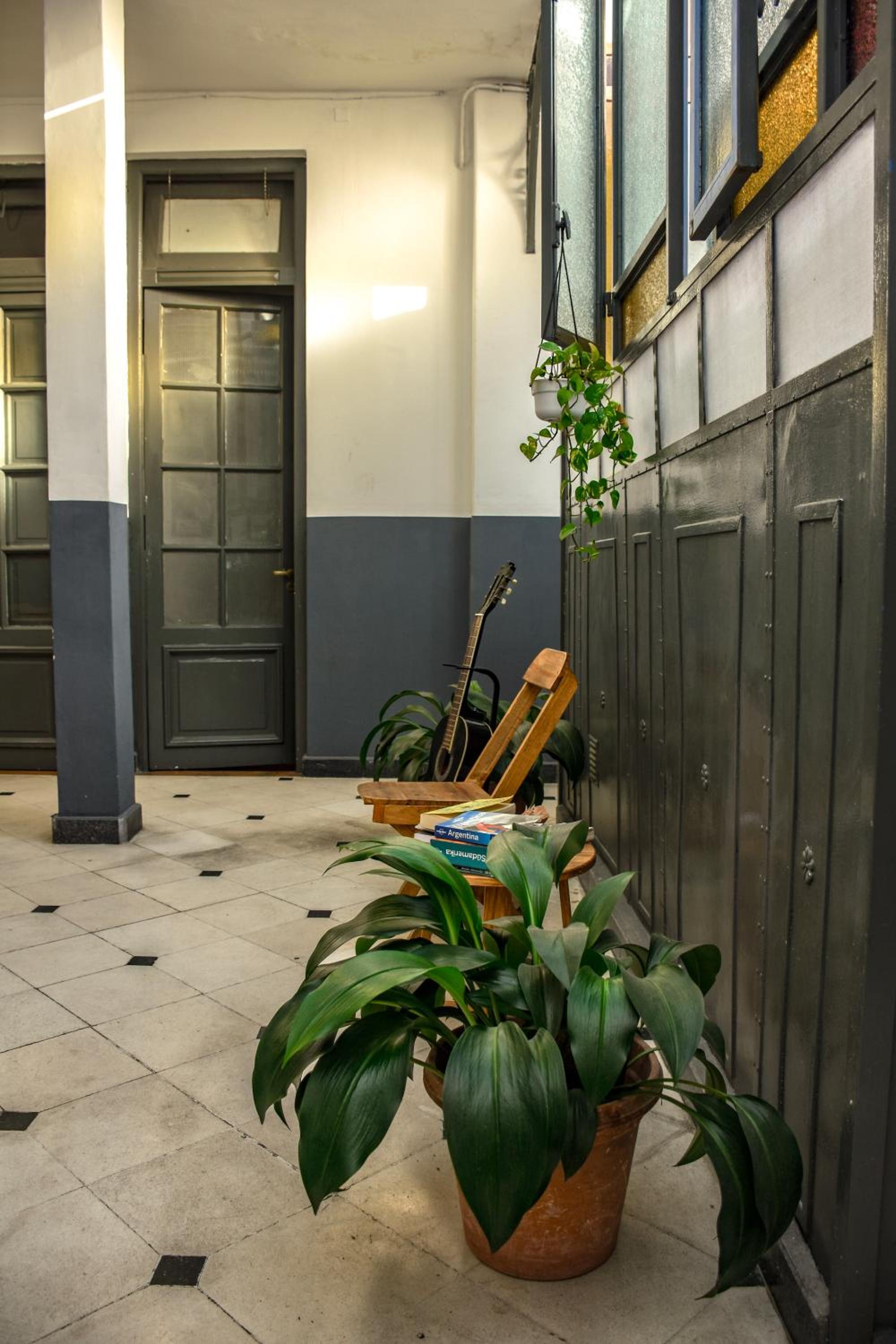 DOS SANTOS HOSTEL