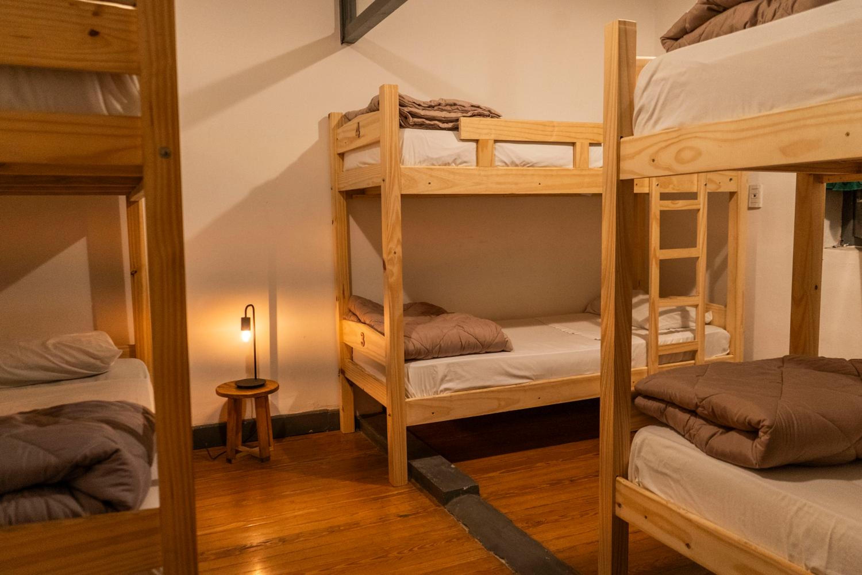 DOS SANTOS HOSTEL