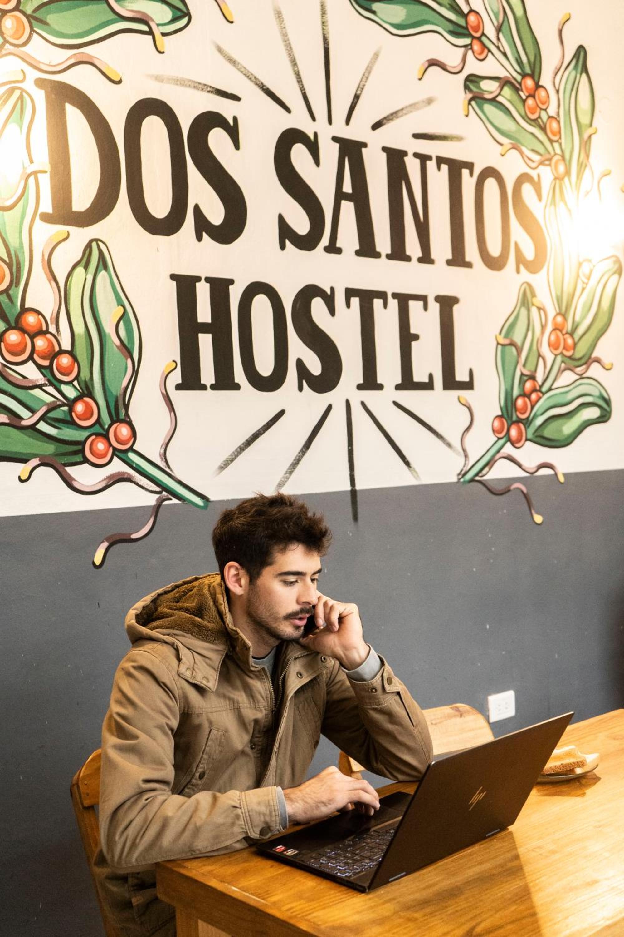 DOS SANTOS HOSTEL