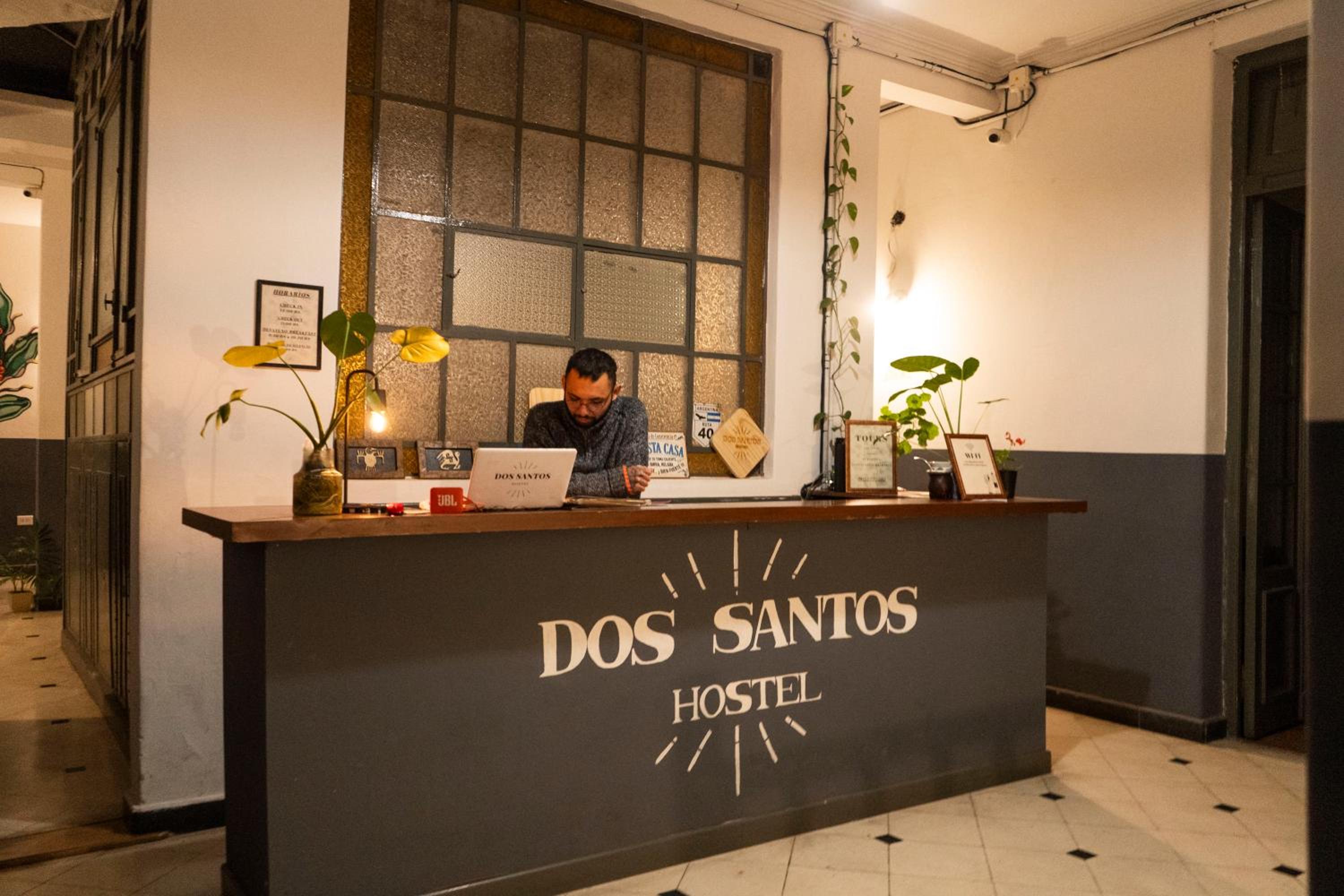 DOS SANTOS HOSTEL