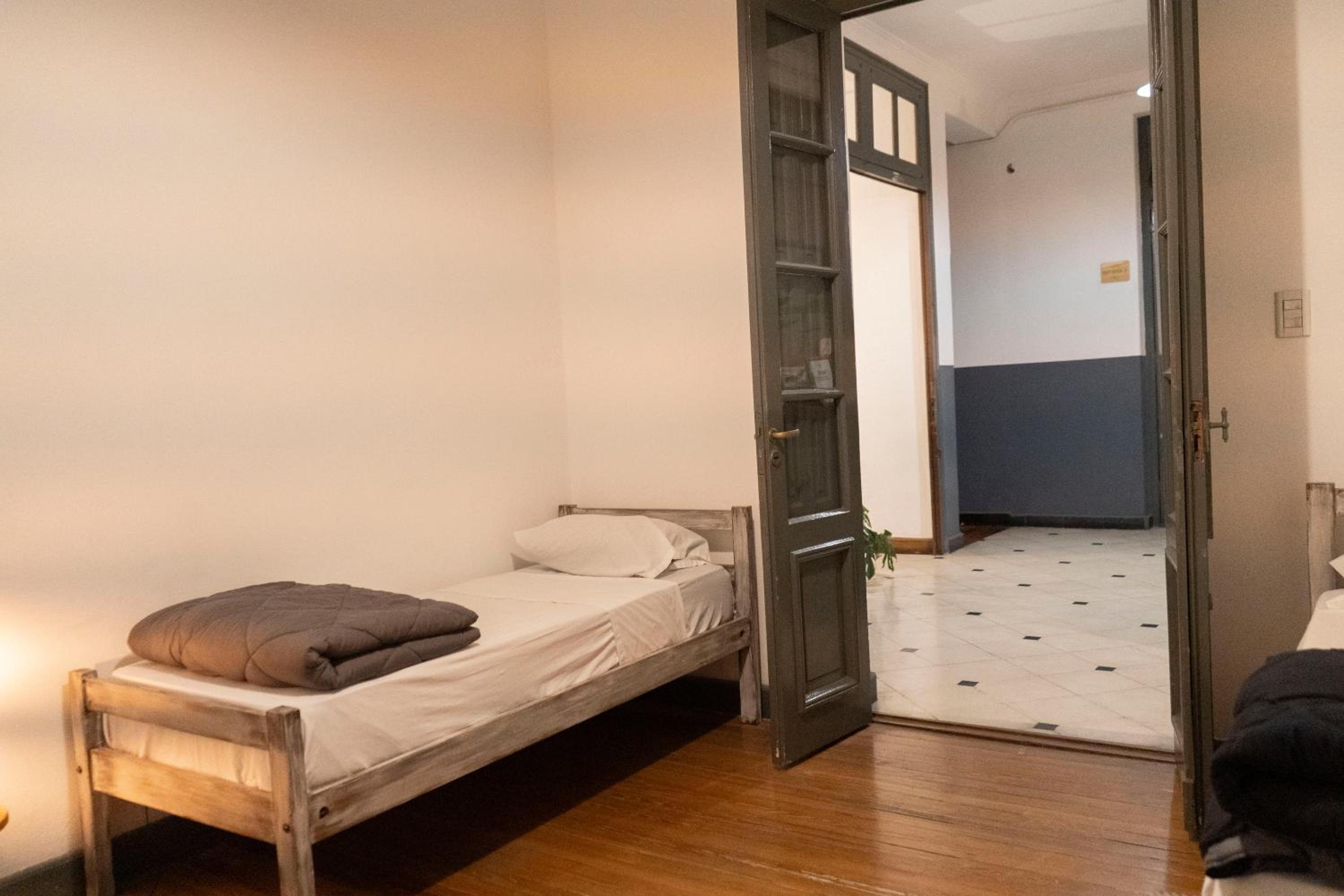 DOS SANTOS HOSTEL