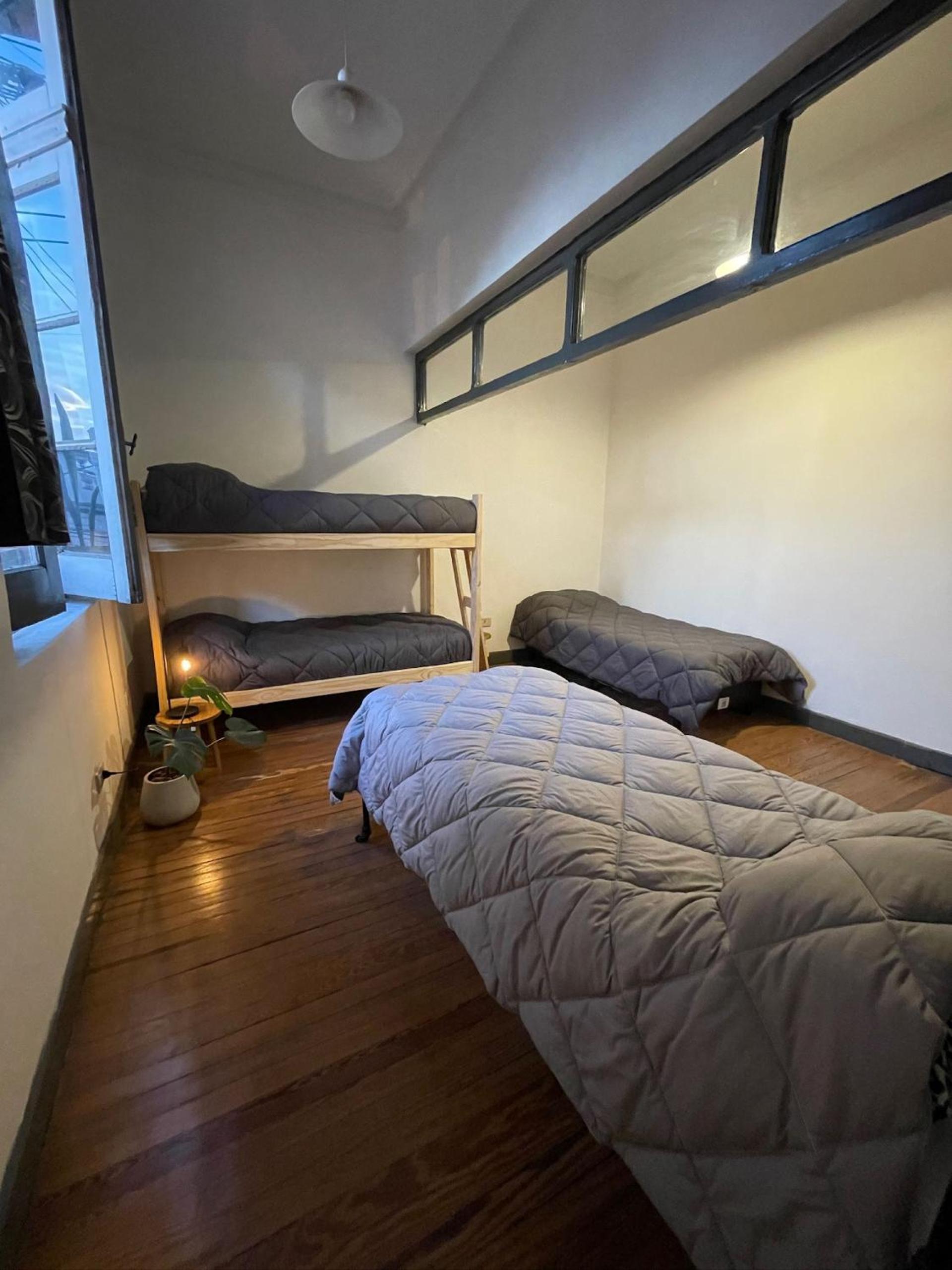DOS SANTOS HOSTEL