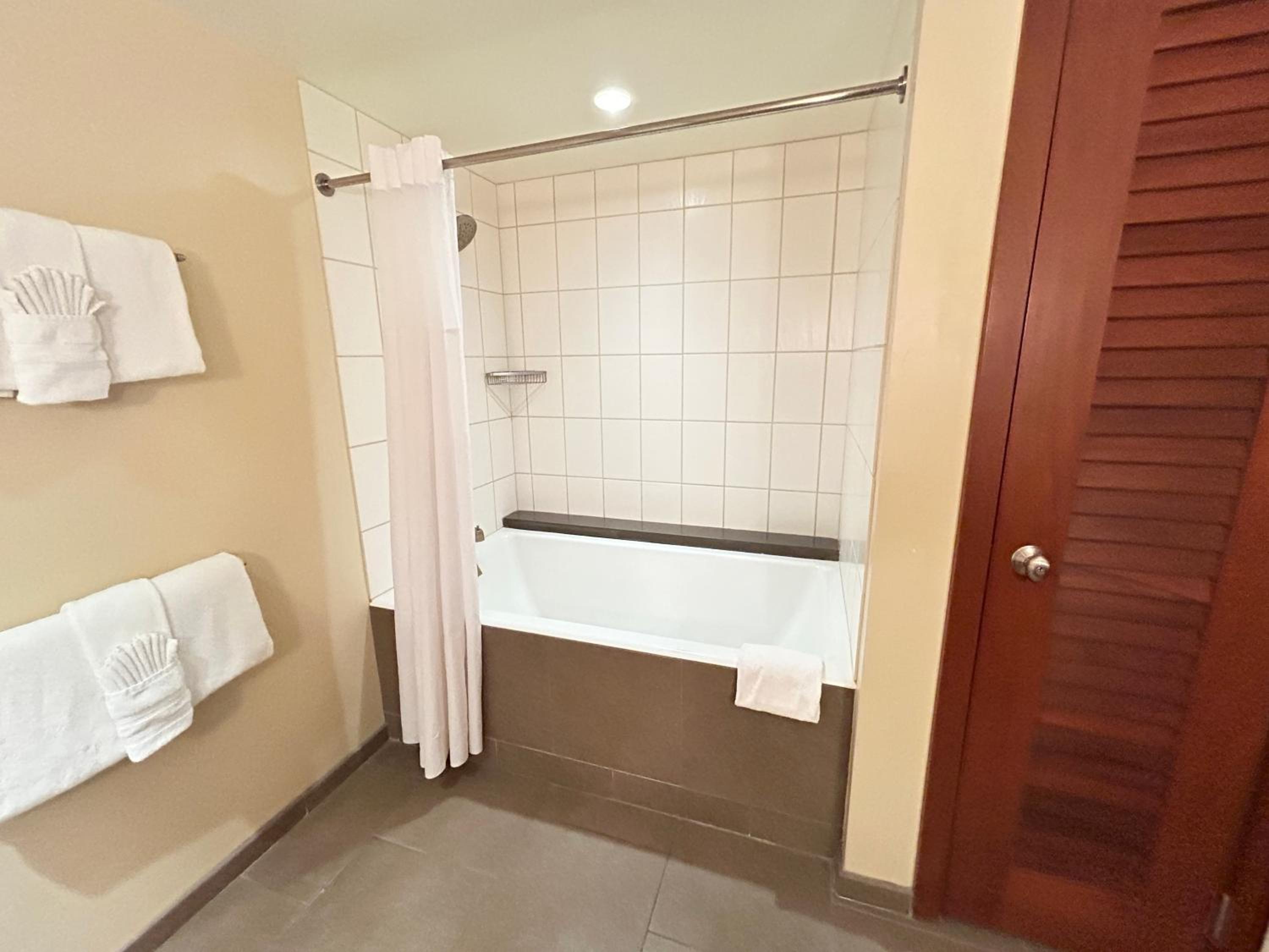 Luxury 2BR 2BA Ko Olina Beach Villa O410- Sleeps 6 Steps to Lagoon & Aulani view 5