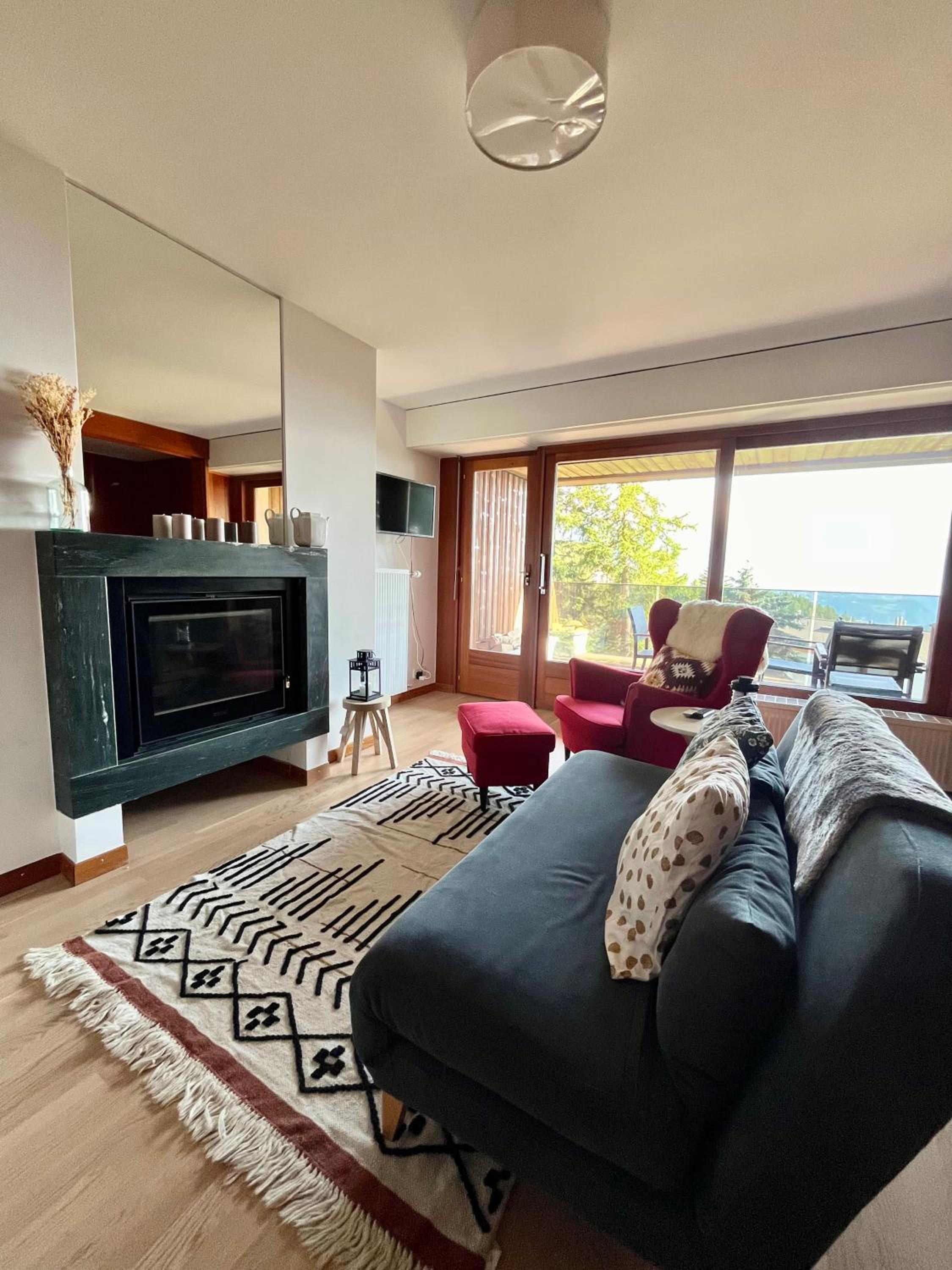 Renovated Apartment 5 min to Crans Montana Center view 2