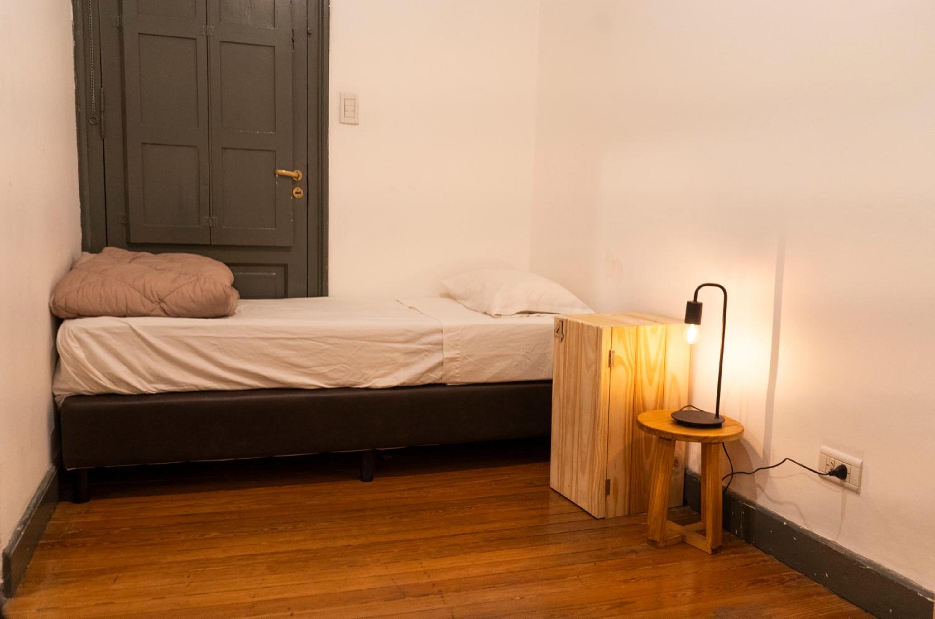 DOS SANTOS HOSTEL