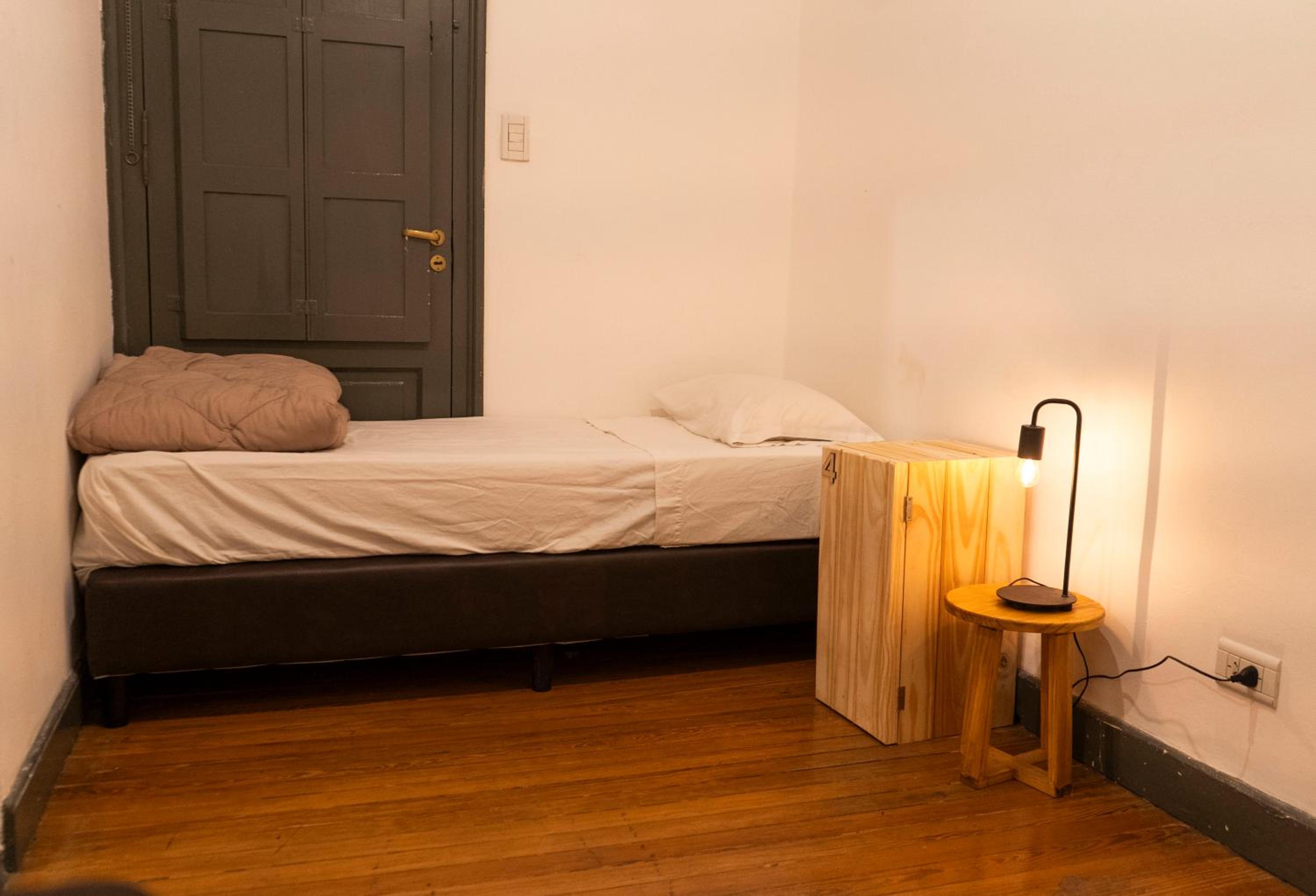 DOS SANTOS HOSTEL