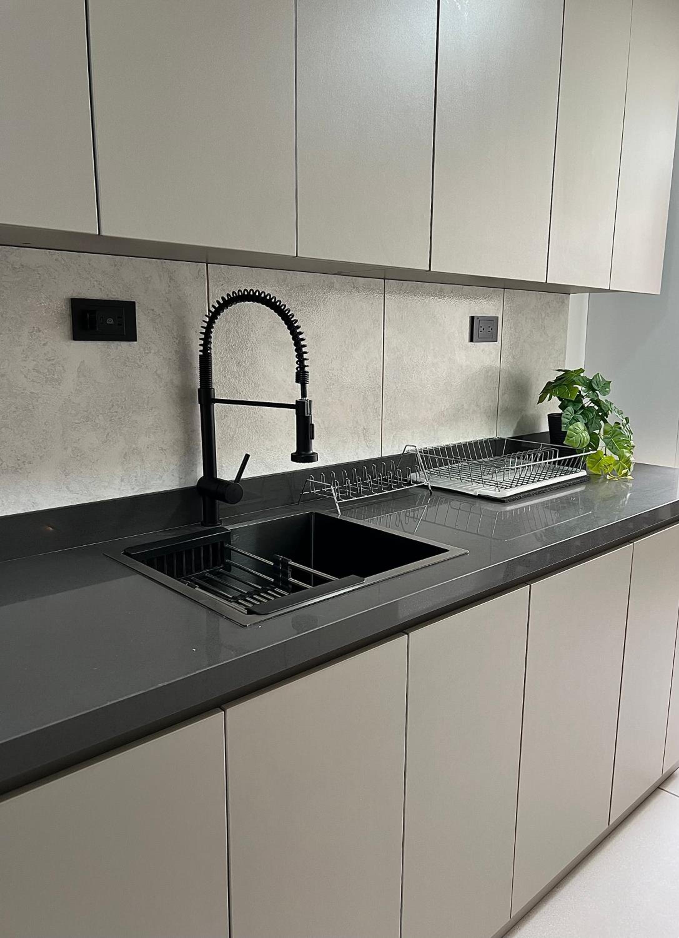Modern 4Bedroom with private Terrace 500mb internet