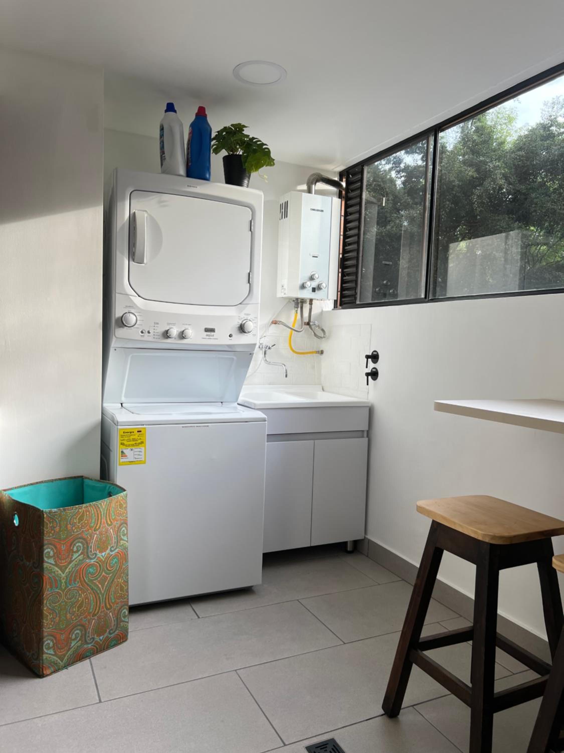 Modern 4Bedroom with private Terrace 500mb internet