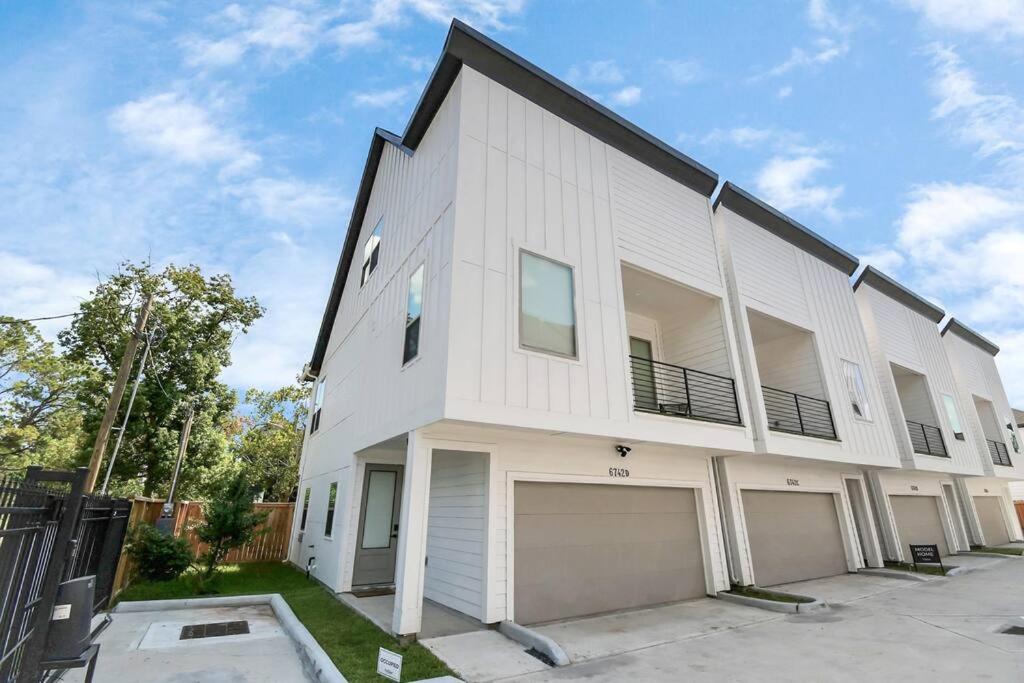 Chateau de Amour- Exquisite Townhouse - Medical Center, Downtown HTX view 4