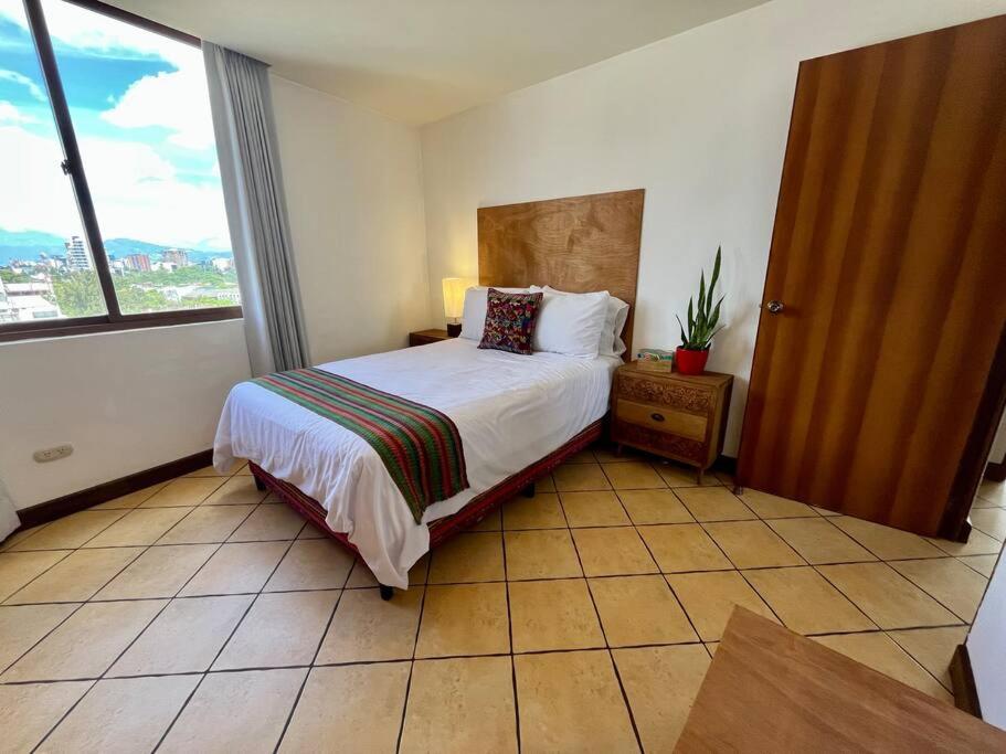 DP4 Spacious apartment, great views of the city view 3
