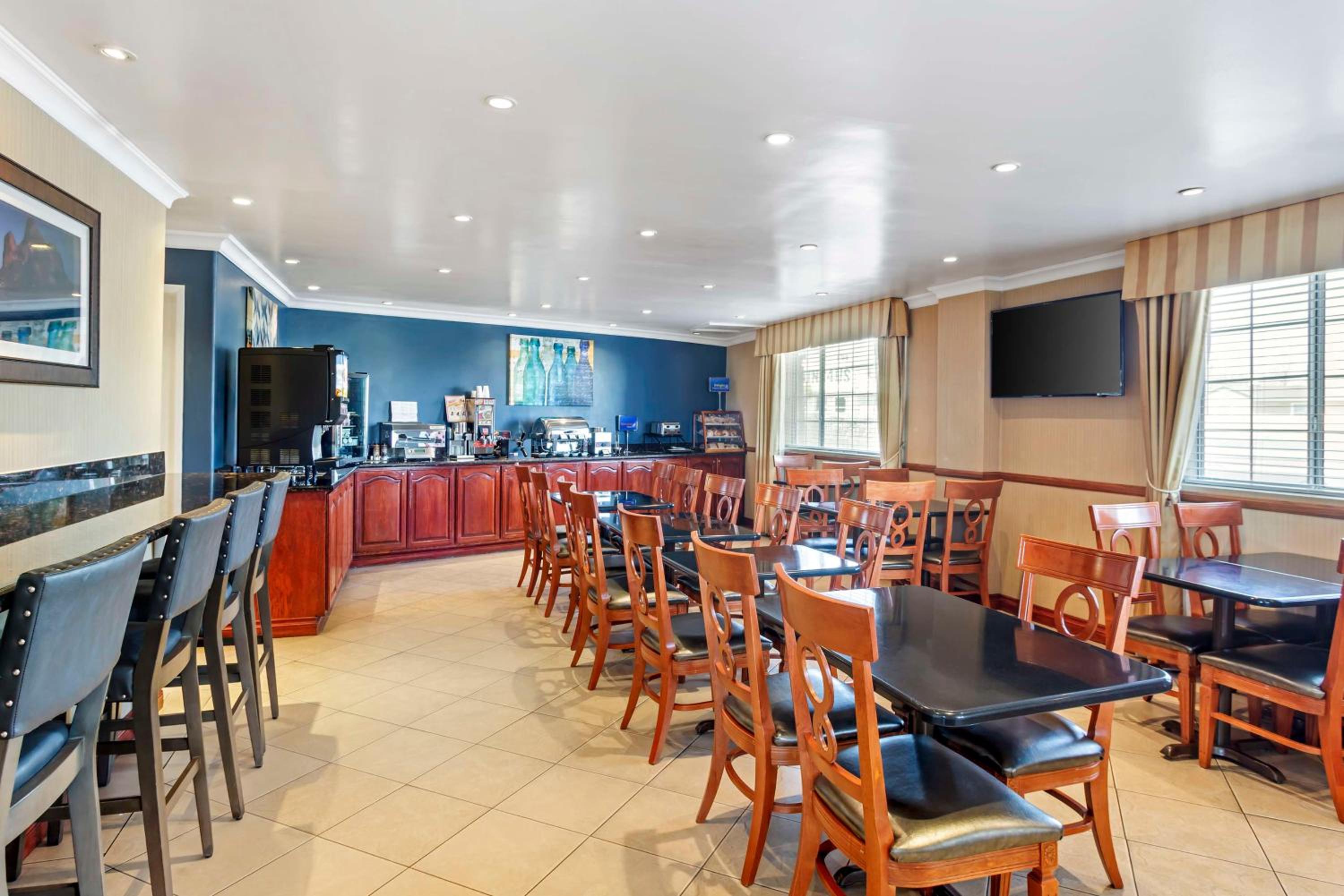 Ridgecrest Vacations - Best Western China Lake Inn - Property Image 10