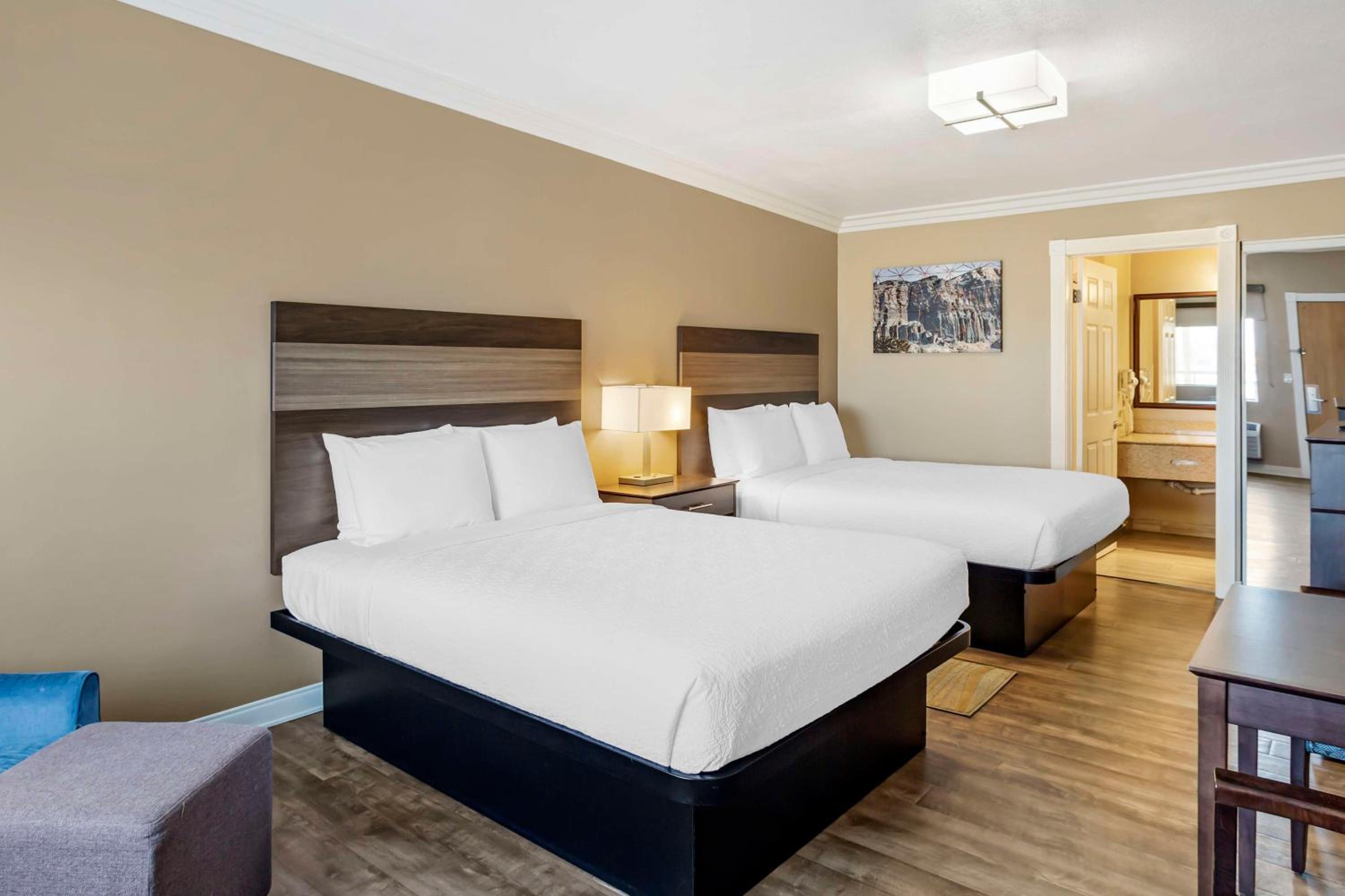 Ridgecrest Vacations - Best Western China Lake Inn - Property Image 6