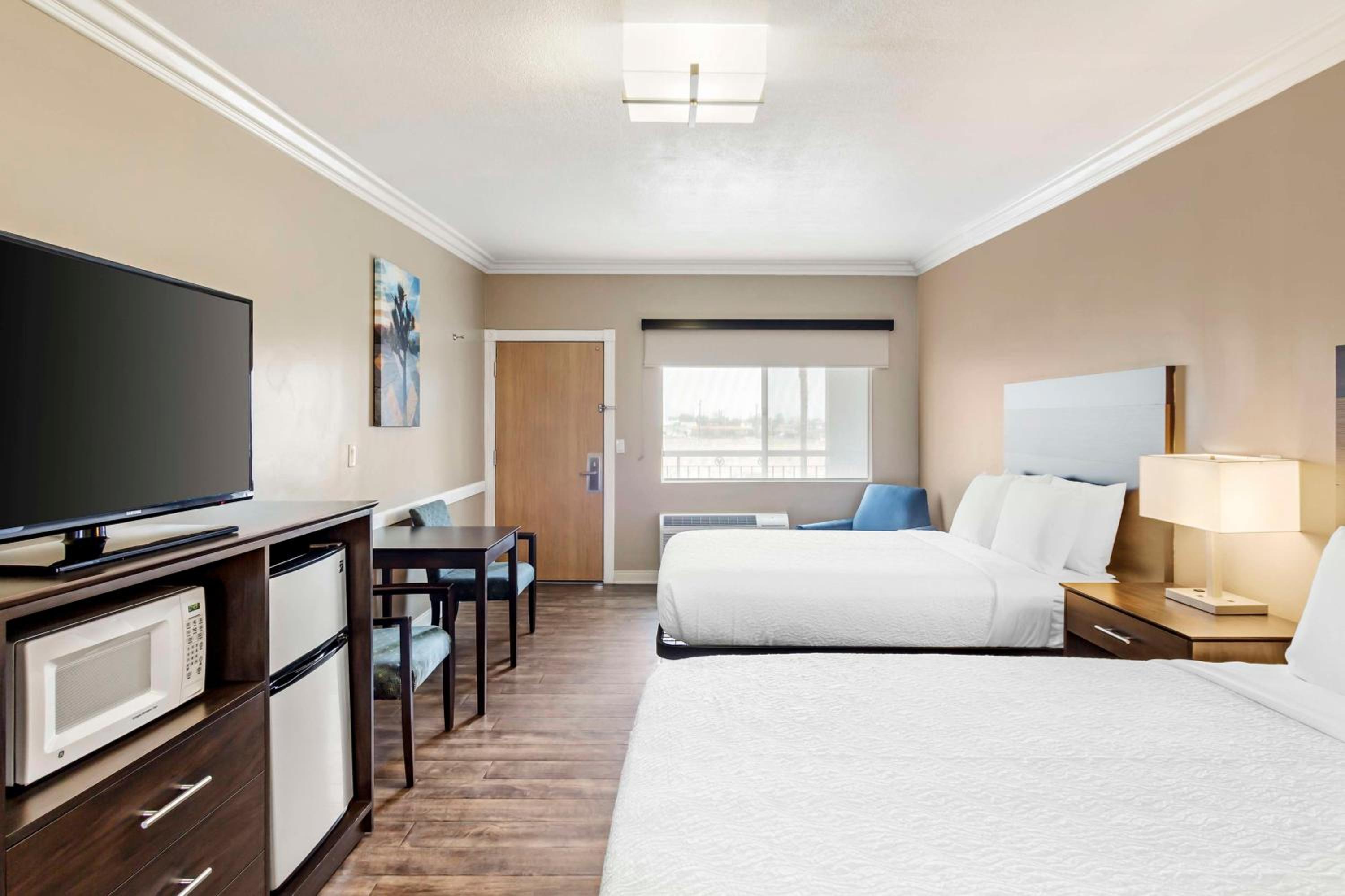 Ridgecrest Vacations - Best Western China Lake Inn - Property Image 8