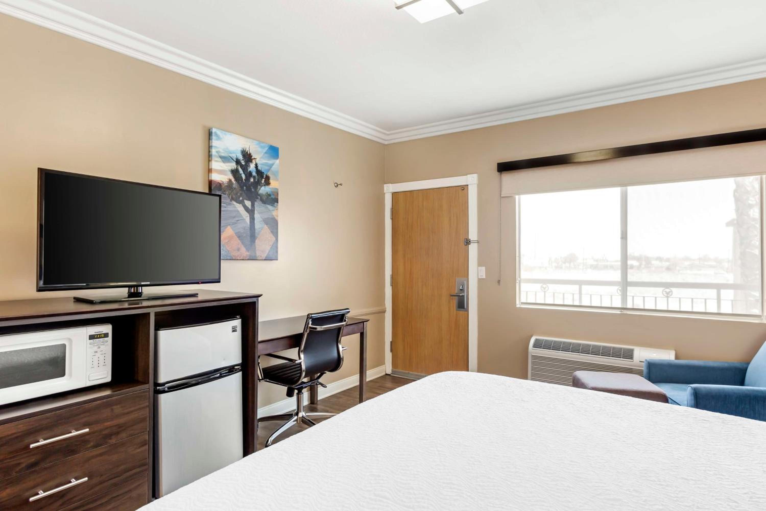 Ridgecrest Vacations - Best Western China Lake Inn - Property Image 9