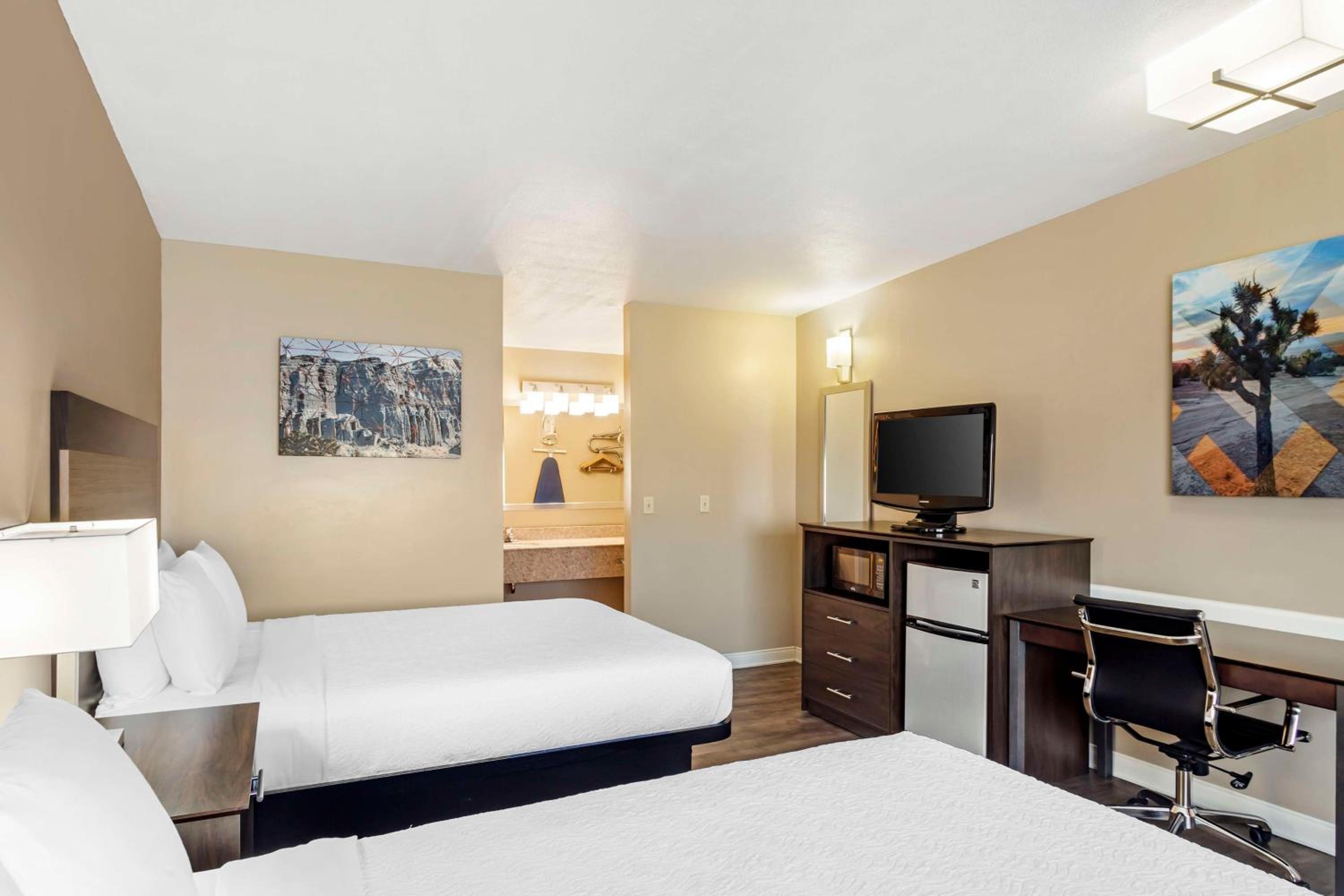 Ridgecrest Vacations - Best Western China Lake Inn - Property Image 12