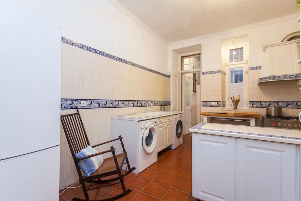 Space and tradition in Lisbon view 4