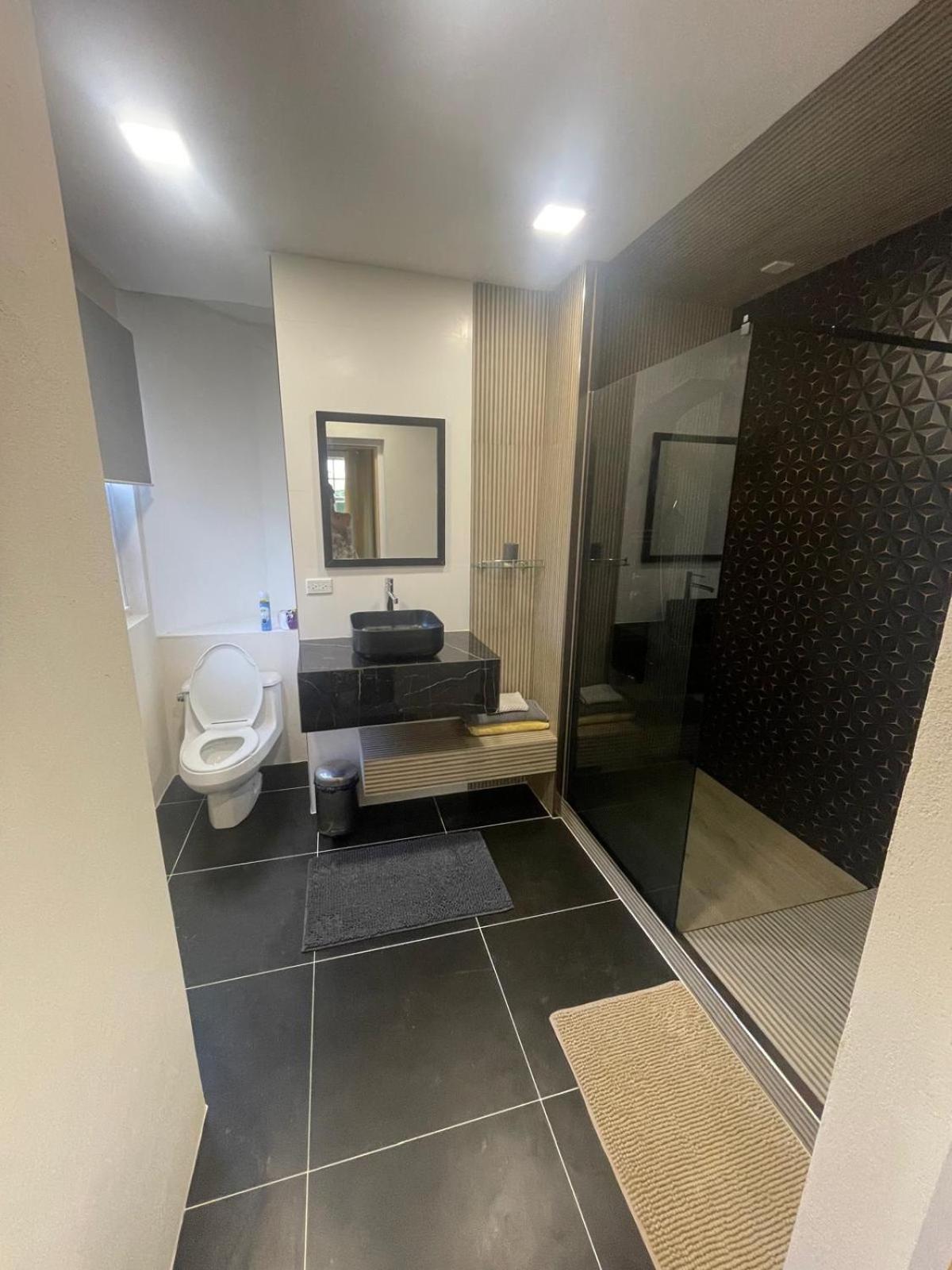Scarlett Studios 1-US EMBASSY & America Uni 7 Mins Drive- Lloyd Erskine Centre & Ross Uni 5 Mins Drive - Holidays-The 1 Night Res Inc AIRPORT & EMBASSY Rou