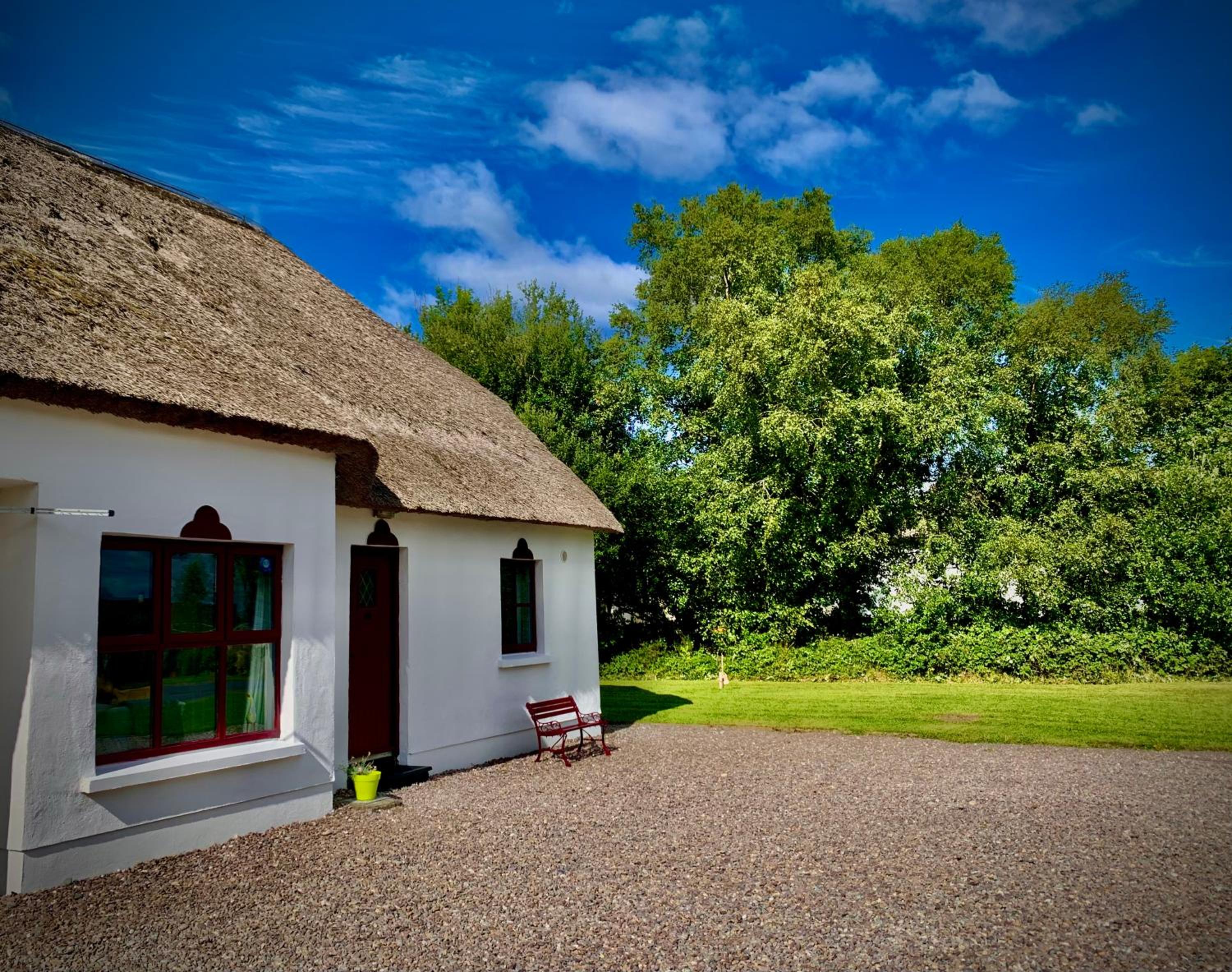 Cottage 33 Old Killarney Village Killarney V93K66X 4 King Beds Sleeps 8 Sharing
