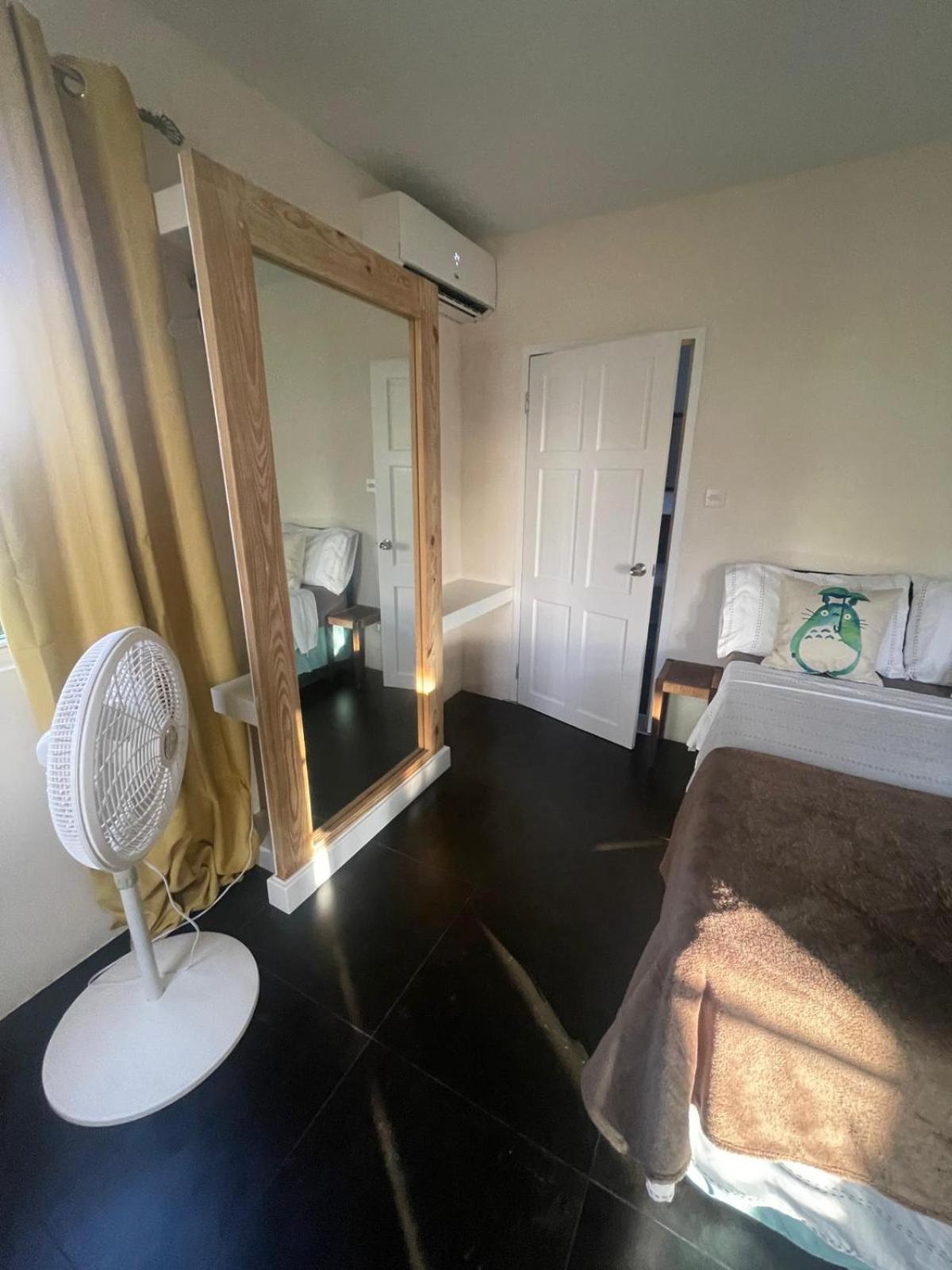 Scarlett Studios 1-US EMBASSY & America Uni 7 Mins Drive- Lloyd Erskine Centre & Ross Uni 5 Mins Drive - Holidays-The 1 Night Res Inc AIRPORT & EMBASSY Rou