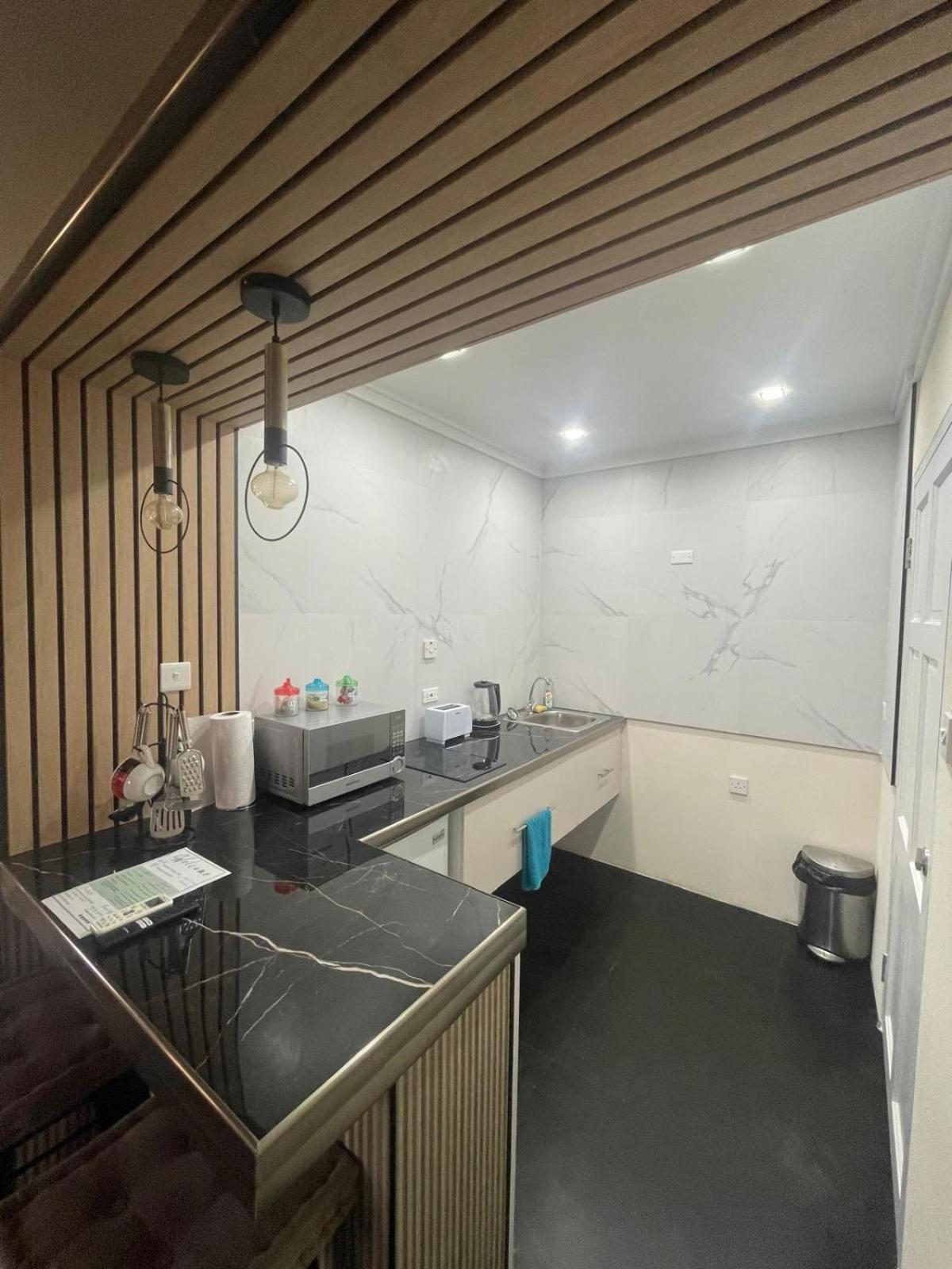 Scarlett Studios 1-US EMBASSY & America Uni 7 Mins Drive- Lloyd Erskine Centre & Ross Uni 5 Mins Drive - Holidays-The 1 Night Res Inc AIRPORT & EMBASSY Rou