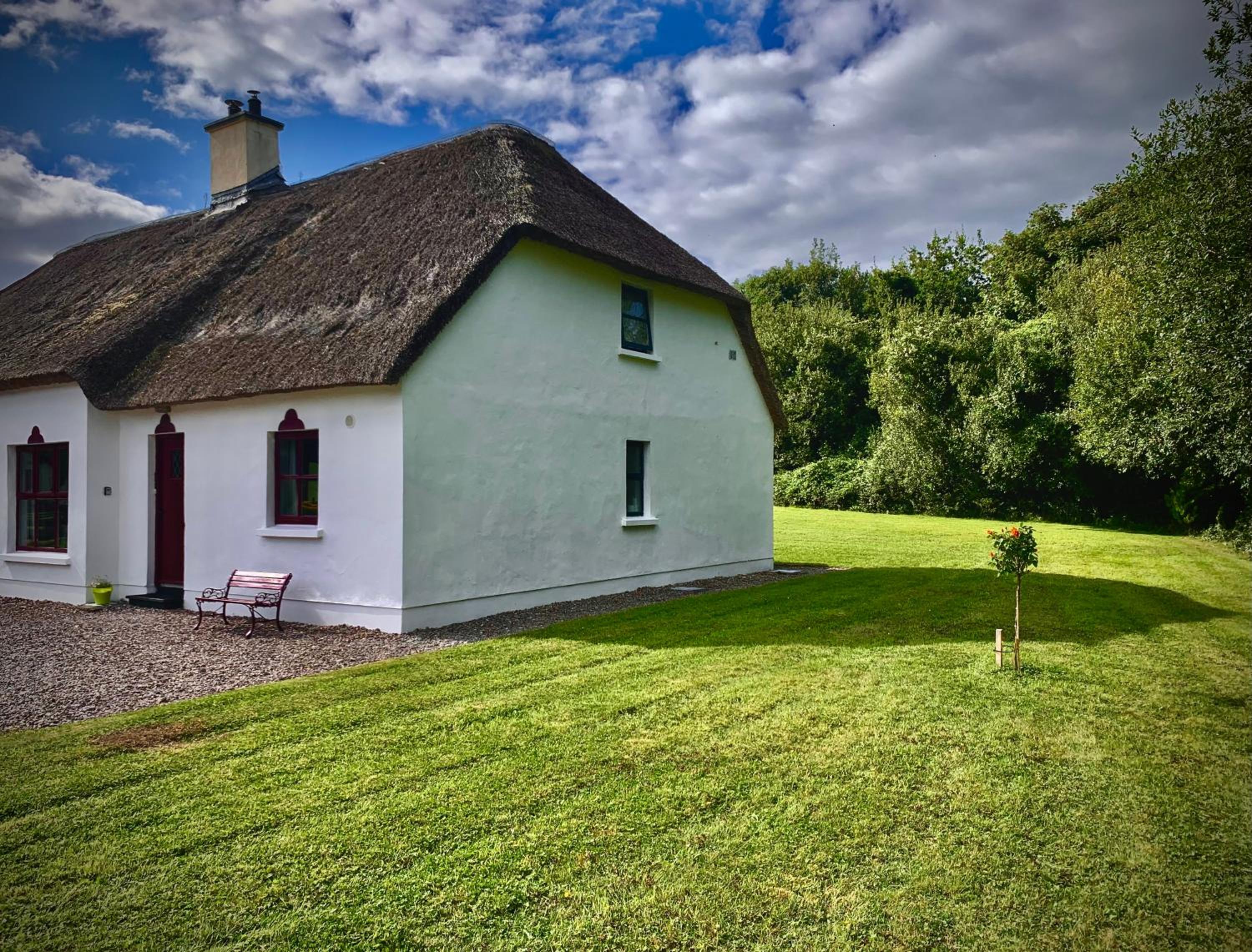 Hotel Cottage 33 Old Killarney Village Killarney - Image 1