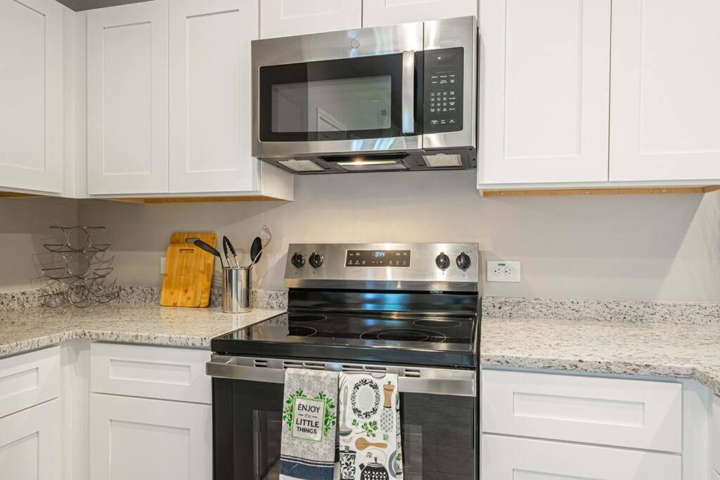 Gorgeous, Brand New 3 Bedrooms Home- Near SeaWorld & Lackland AFB view 4