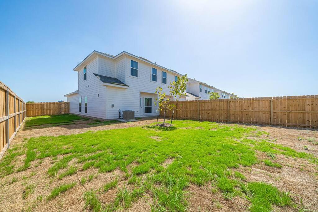 Gorgeous, Brand New 3 Bedrooms Home- Near SeaWorld & Lackland AFB view 5