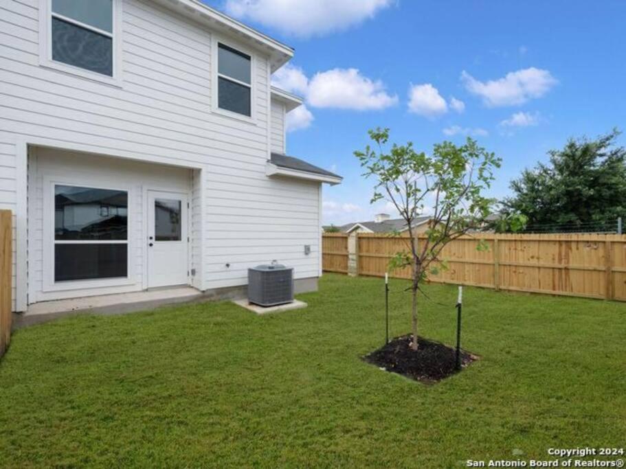 Gorgeous, Brand New 3 Bedrooms Home- Near SeaWorld & Lackland AFB view 2